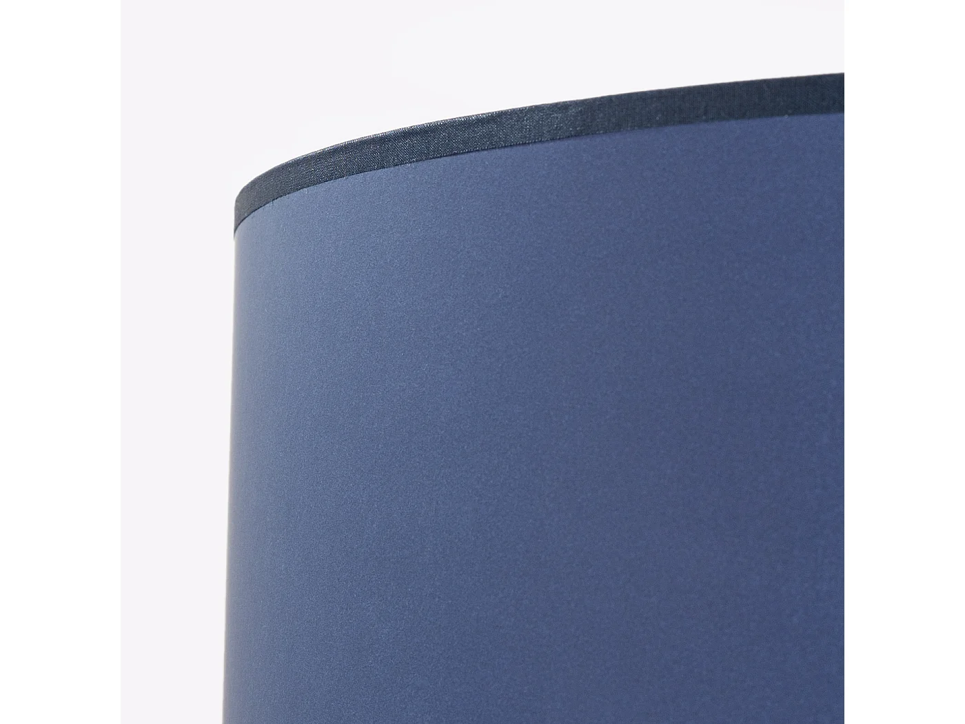 Lampadaire minimaliste en tissu/PVC/acier - 1 sources lumineuses - L.40 x H.135 cm - bleu marine/noir
