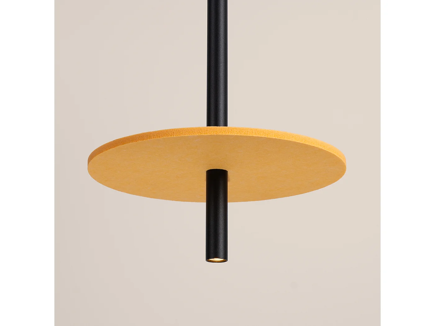 Lampe suspendue moderne en feutre/acier - 1 sources lumineuses - L.30 x H.126 cm - jaune/noir