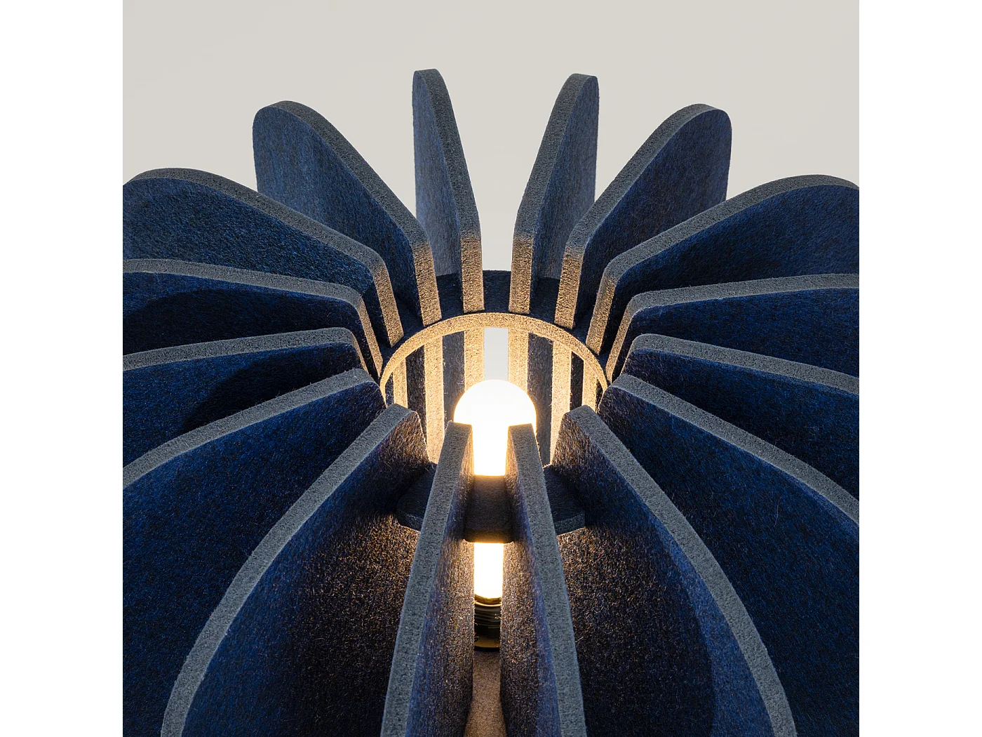 Lámpara de pie Mula moderno de fieltro/acero - 1 fuentes luminosas - L.45 x A.134 cm - azul marino/negro