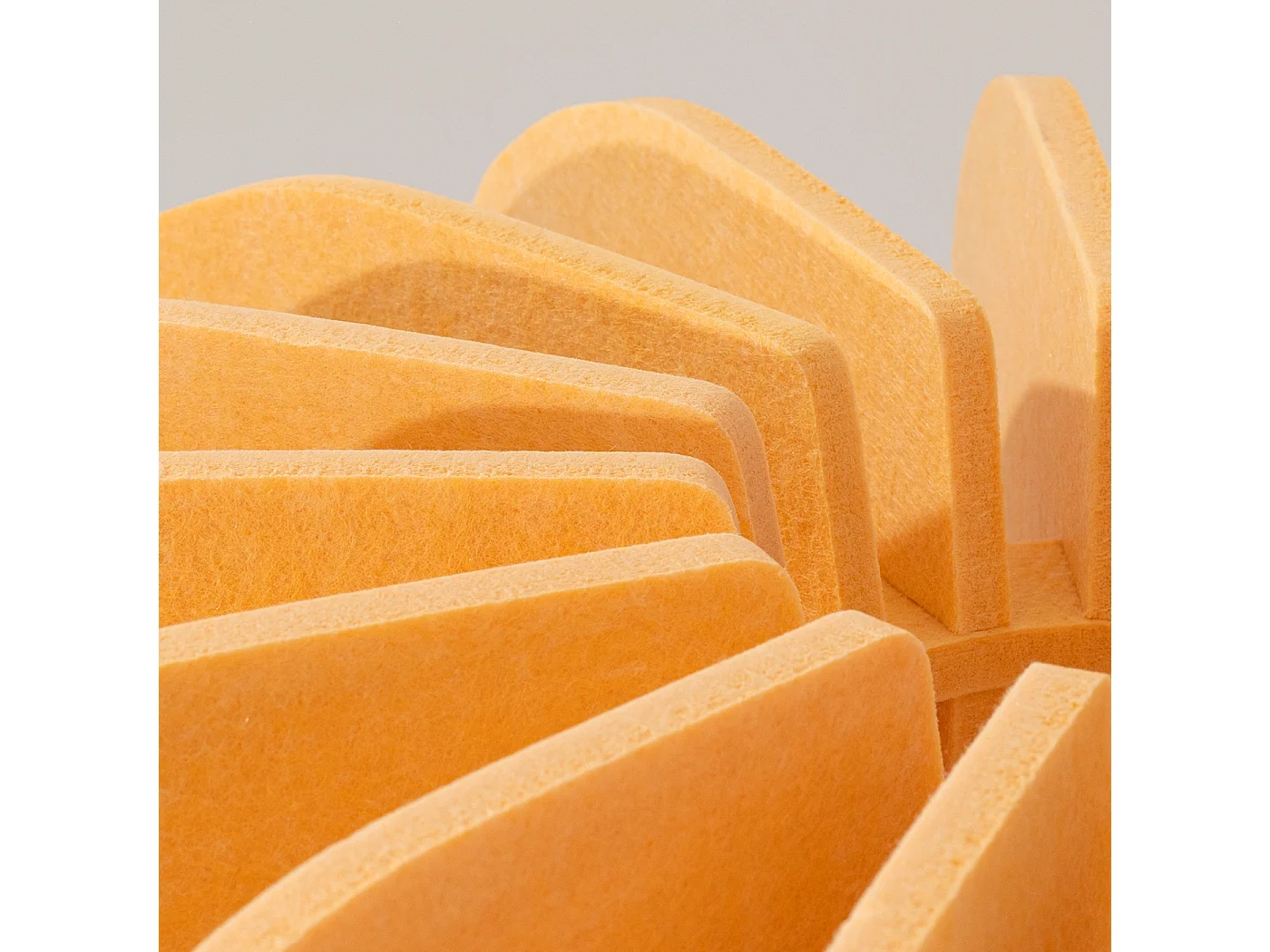 Lampadaire moderne en feutre/acier - 1 sources lumineuses - L.45 x H.134 cm - jaune/noir