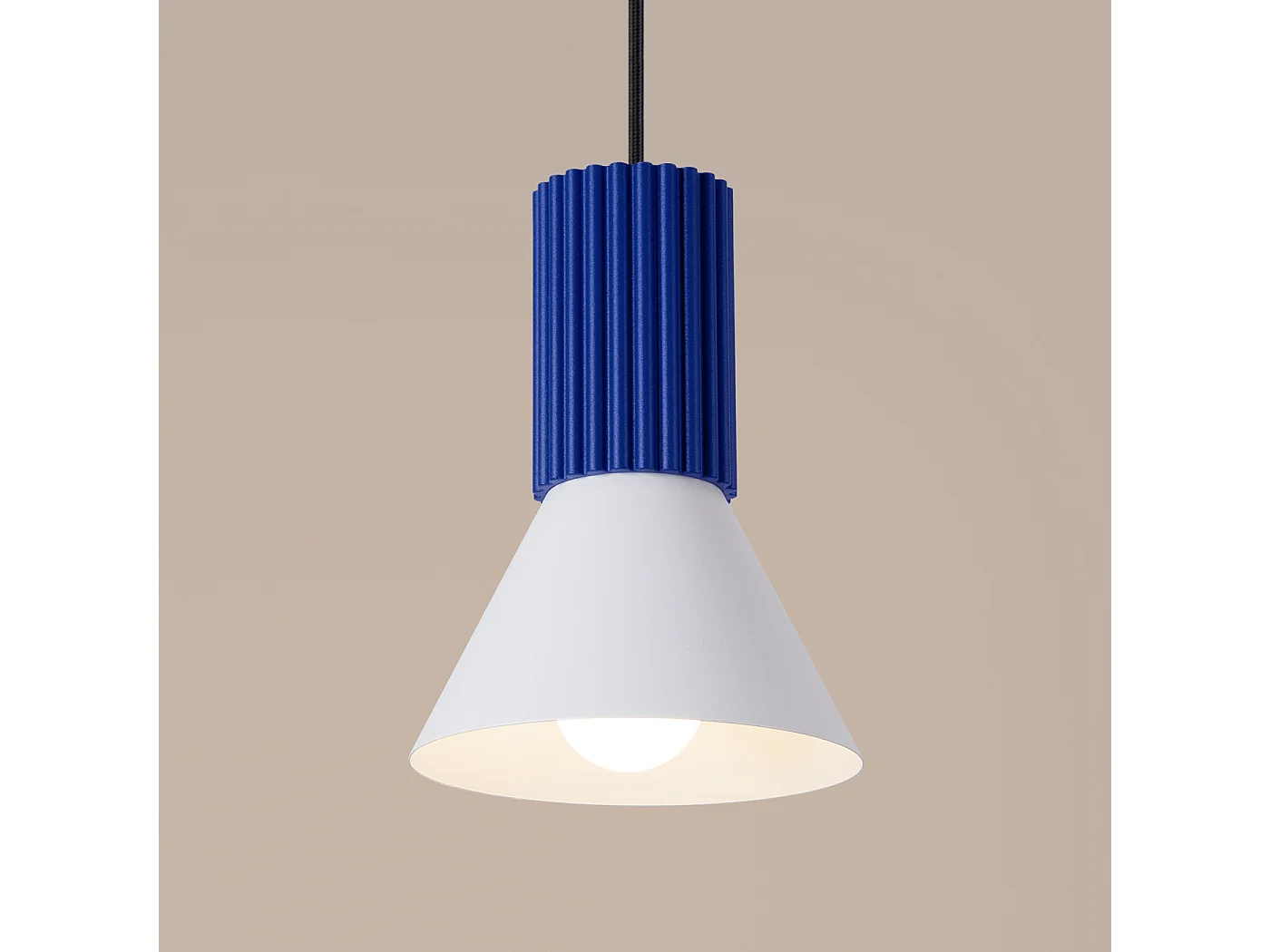 Hängelampe Estria Dachboden aus  Stahl/Aluminium - 1 lichtquellen - L.14 x H. cm - Weiß/Ultramarin