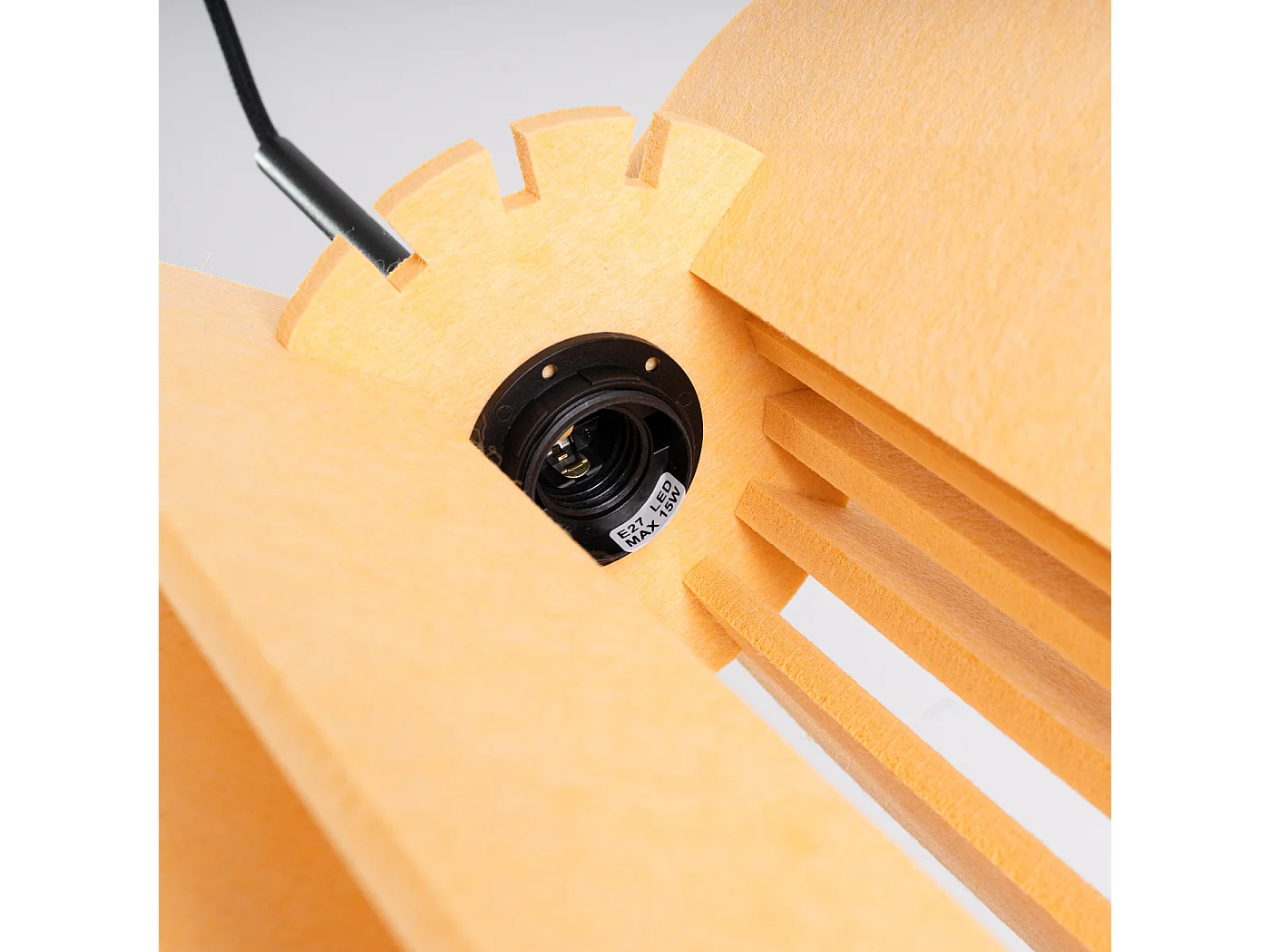 Lampe suspendue moderne en feutre/acier - 1 sources lumineuses - L.27 x H.165 cm - jaune/noir