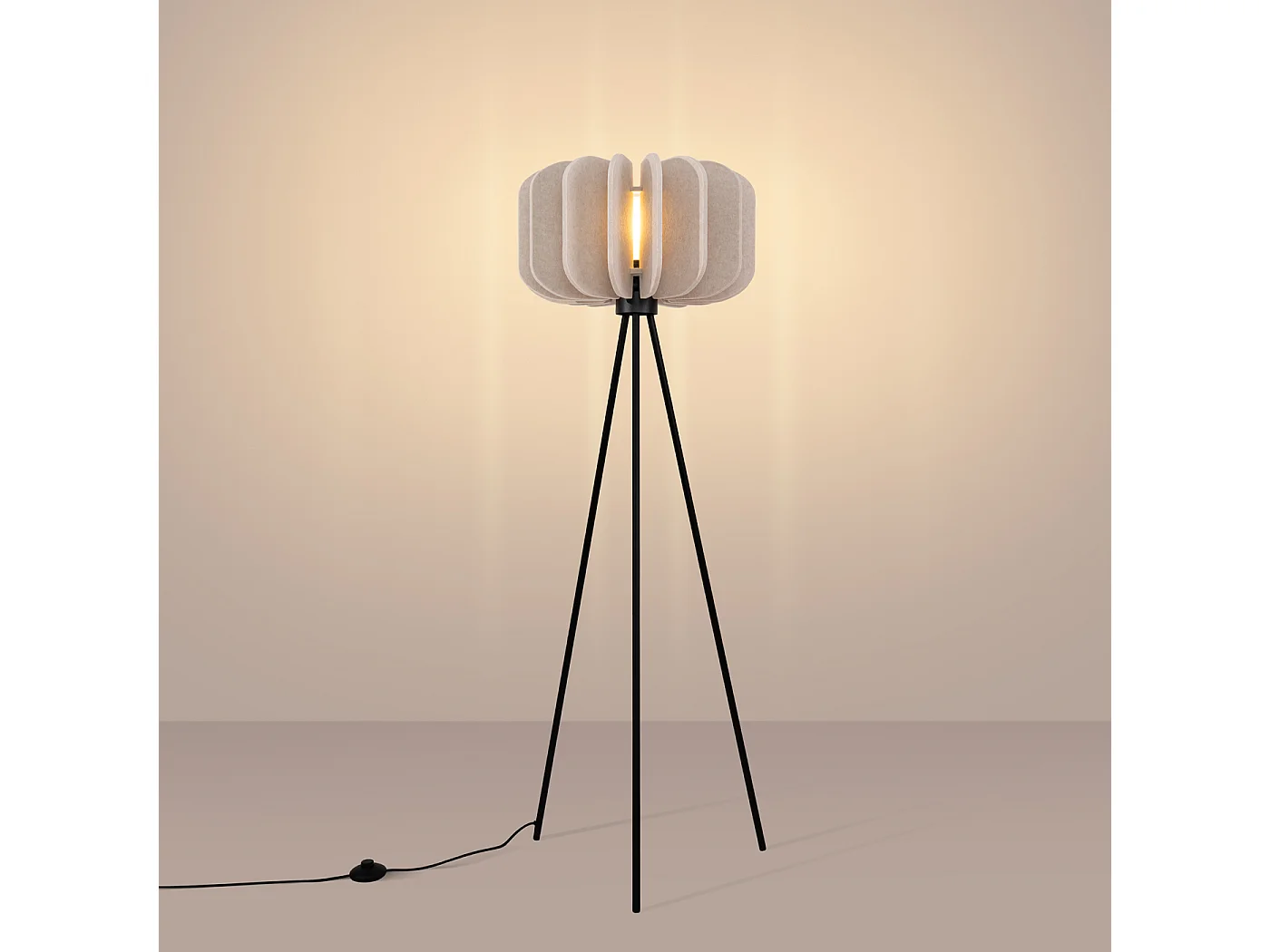 Staande lamp Mula modern van  - 1 lichtbronnen - L.45 x H.134 cm - beige/zwart