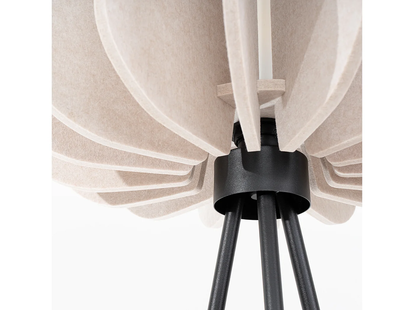 Staande lamp Mula modern van  - 1 lichtbronnen - L.45 x H.134 cm - beige/zwart