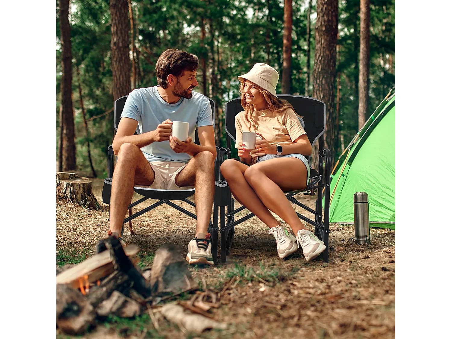 Chaise de Camping Pliable avec Bascule Douce, Accoudoirs Rembourrés, Porte-Gobelet et Poche Latérale, Capacité 150 kg, Tissu Oxford Noir