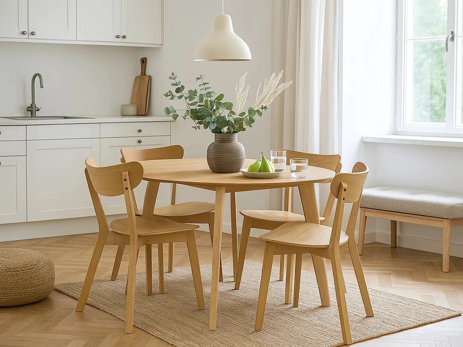 Zestaw jadalniany Lumo – stół okrągły z 4 krzesłami, kolor dębowy lakierowany