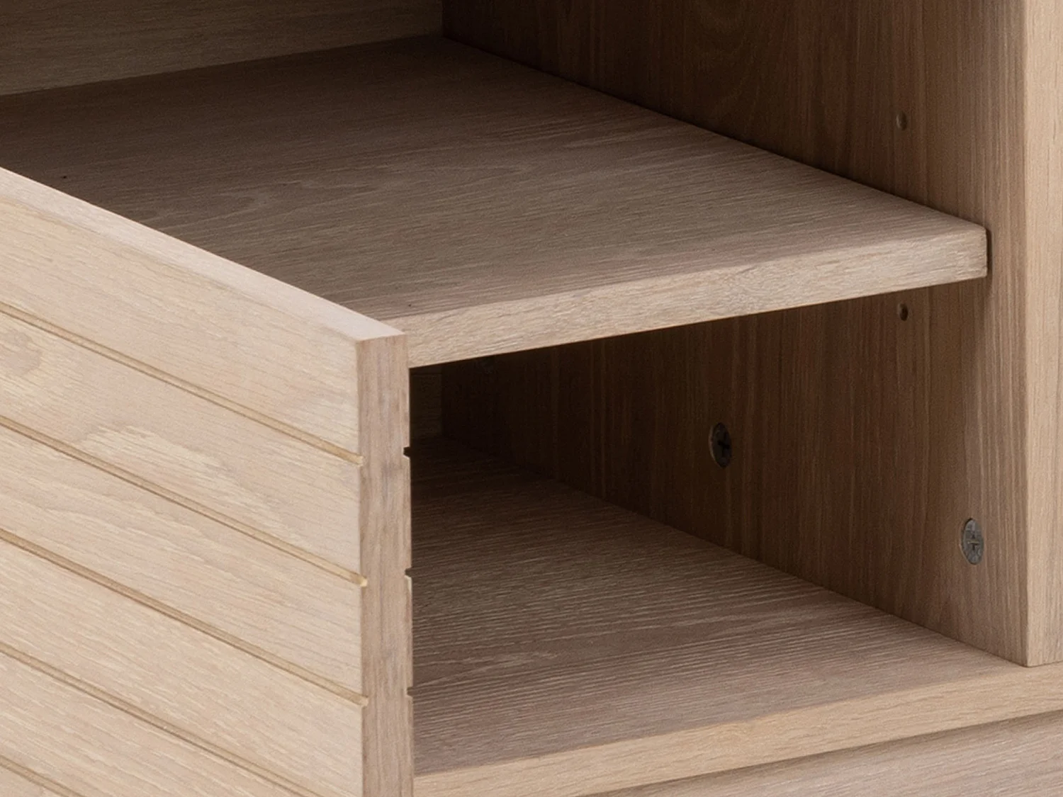 Szafka RTV Cortina 160 cm z frontem lamelowym, kolor dębowy bielony olejowany