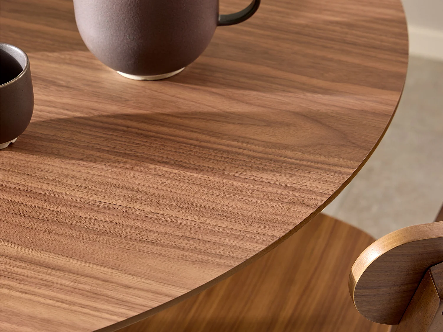 Stół okrągły 105 cm Lumo, kolor orzech włoski lakierowany