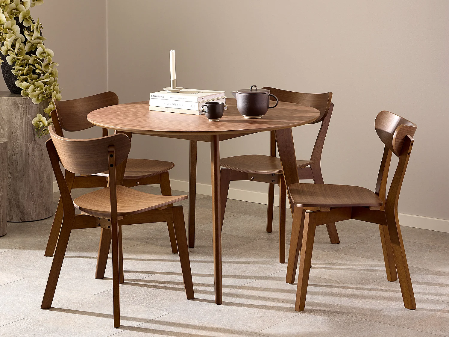 Stół okrągły 105 cm Lumo, kolor orzech włoski lakierowany