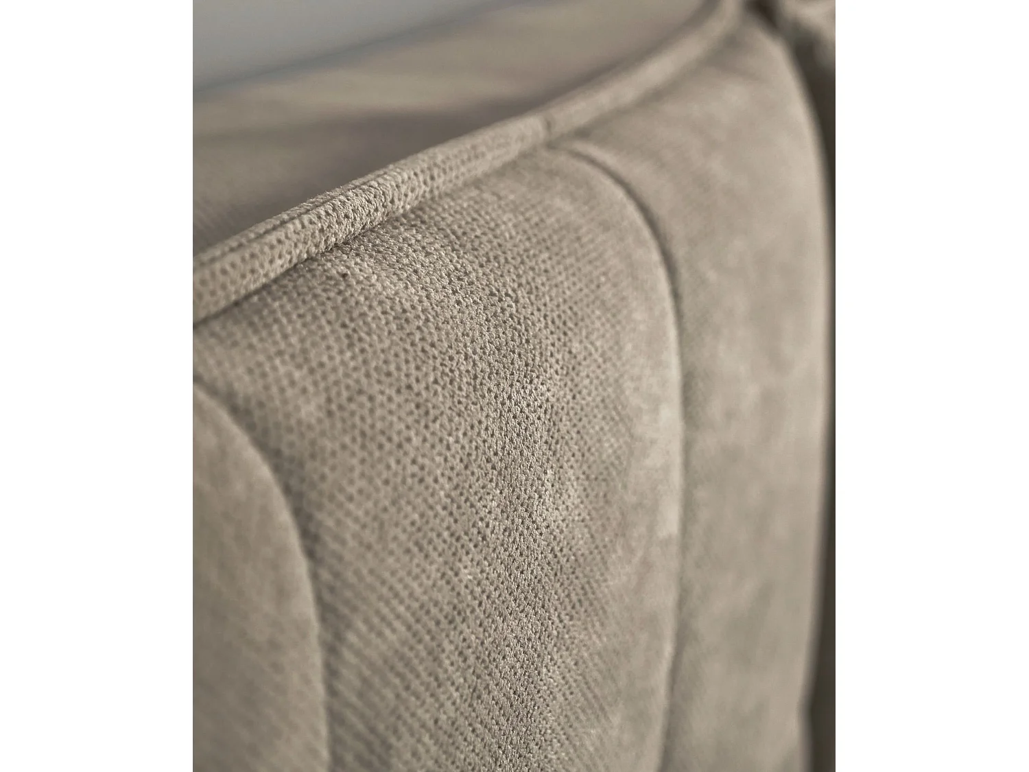 Lit capitonné 140x200 – dossiers rabattables – chenille hydrophobe – beige foncé – BELLEO