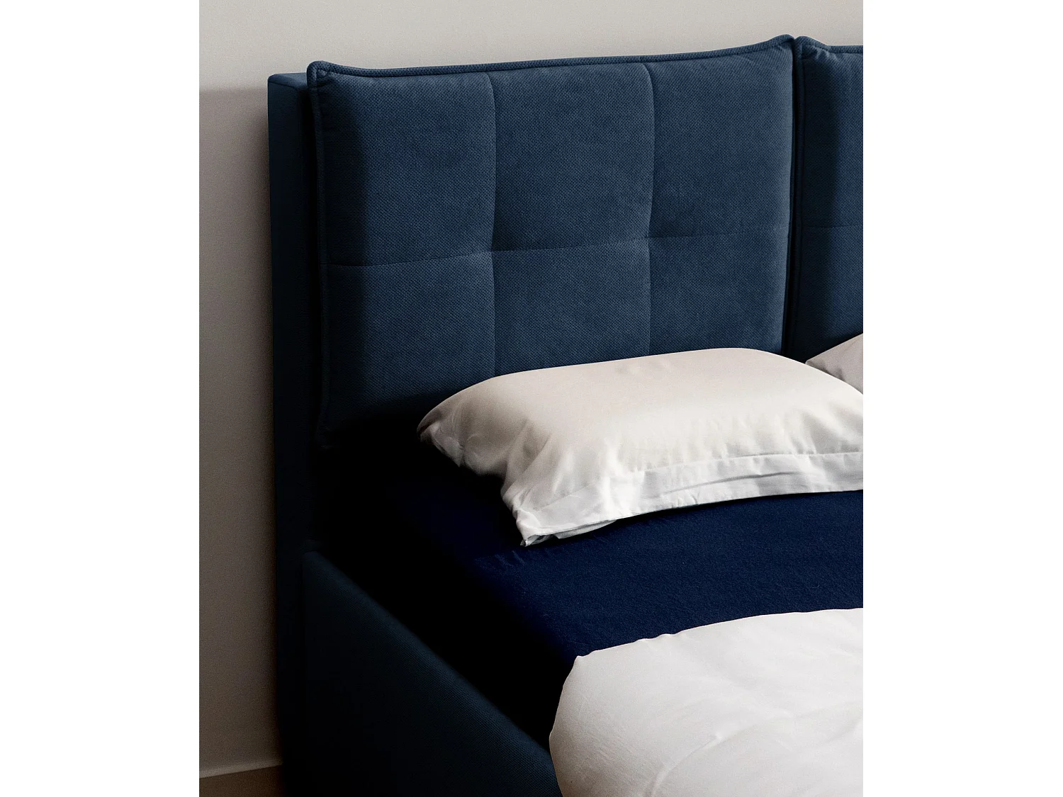 Polsterbett 160x200 mit klappbaren Rückenkissen – wasserfeste Chenille und Stauraum – Nachtblau – BELLEO