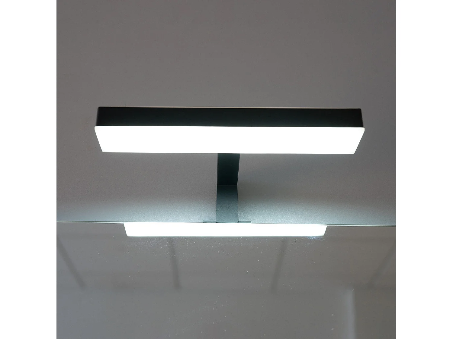 Applique Led Pour Miroir De Salle De Bain Avec Finition Noire 20X5x12.5 | Nettuno