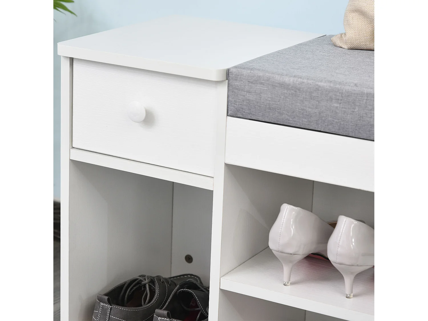 Poltrona a dondolo per interni con braccioli e cuscini in legno