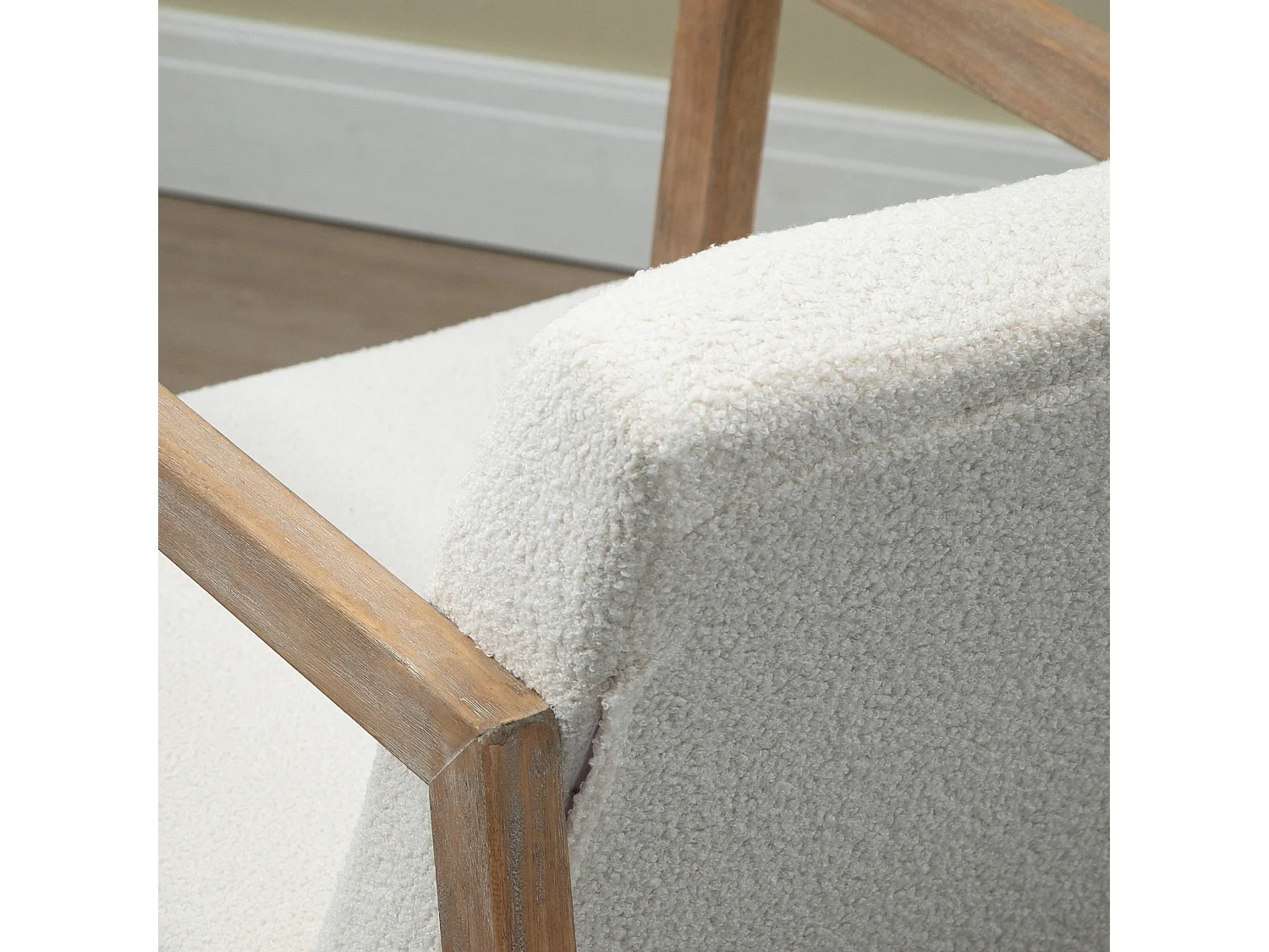 Sedia a dondolo in legno con cuscini per seduta e schienale crema