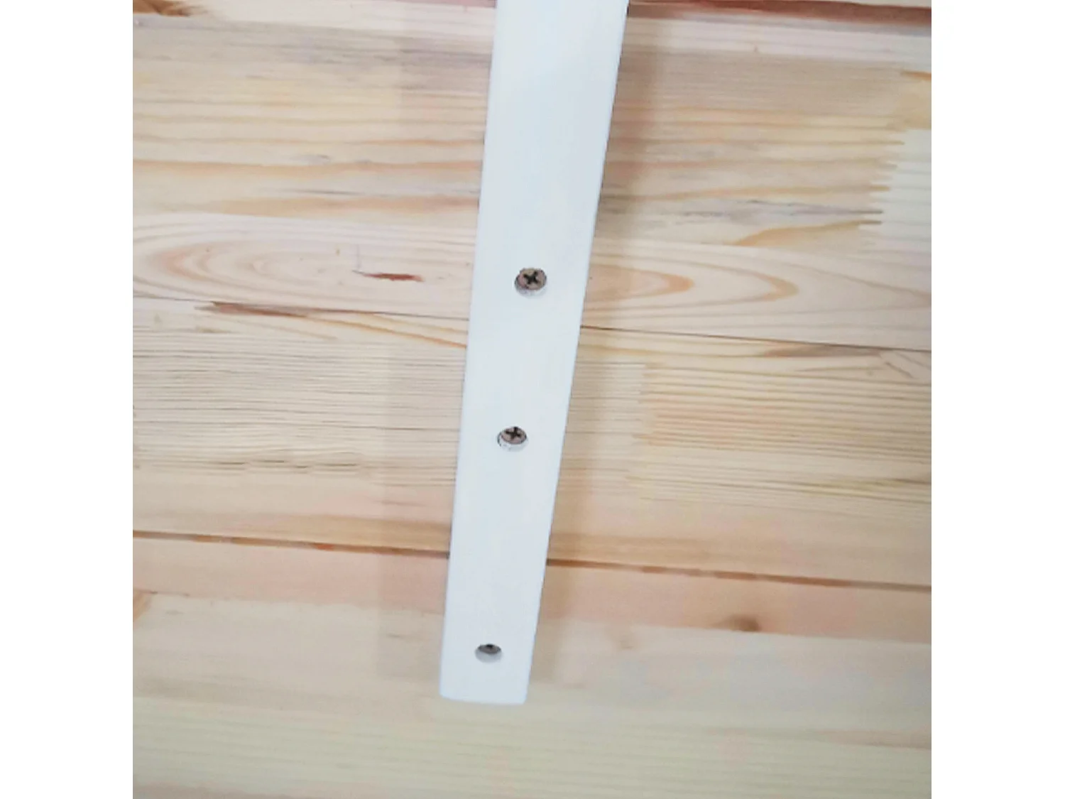 Tavolo da pranzo minimal 4 posti con piedini antiscivolo