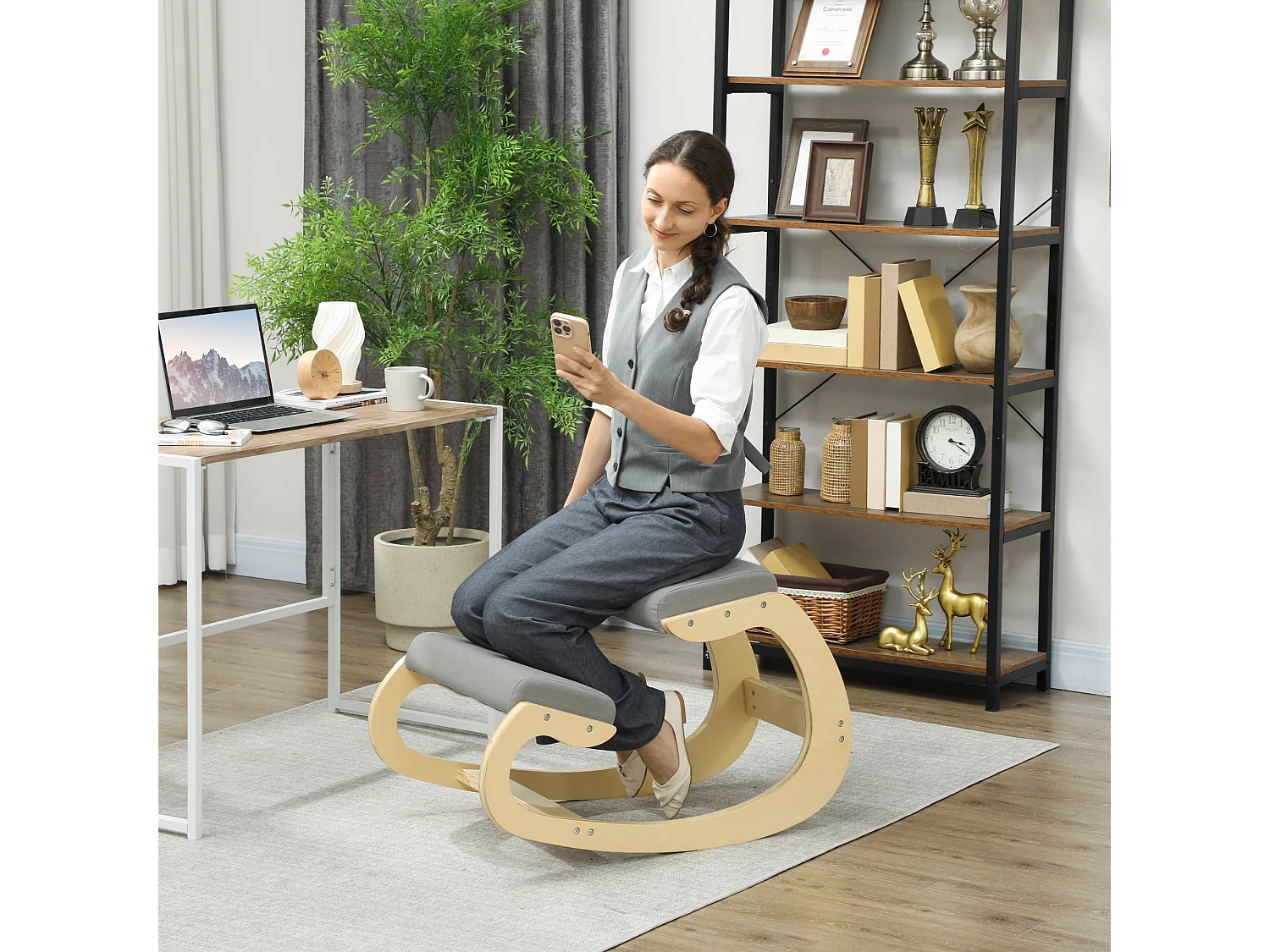 Sedia inginocchiatoio in tessuto effetto lino e legno grigio chiaro