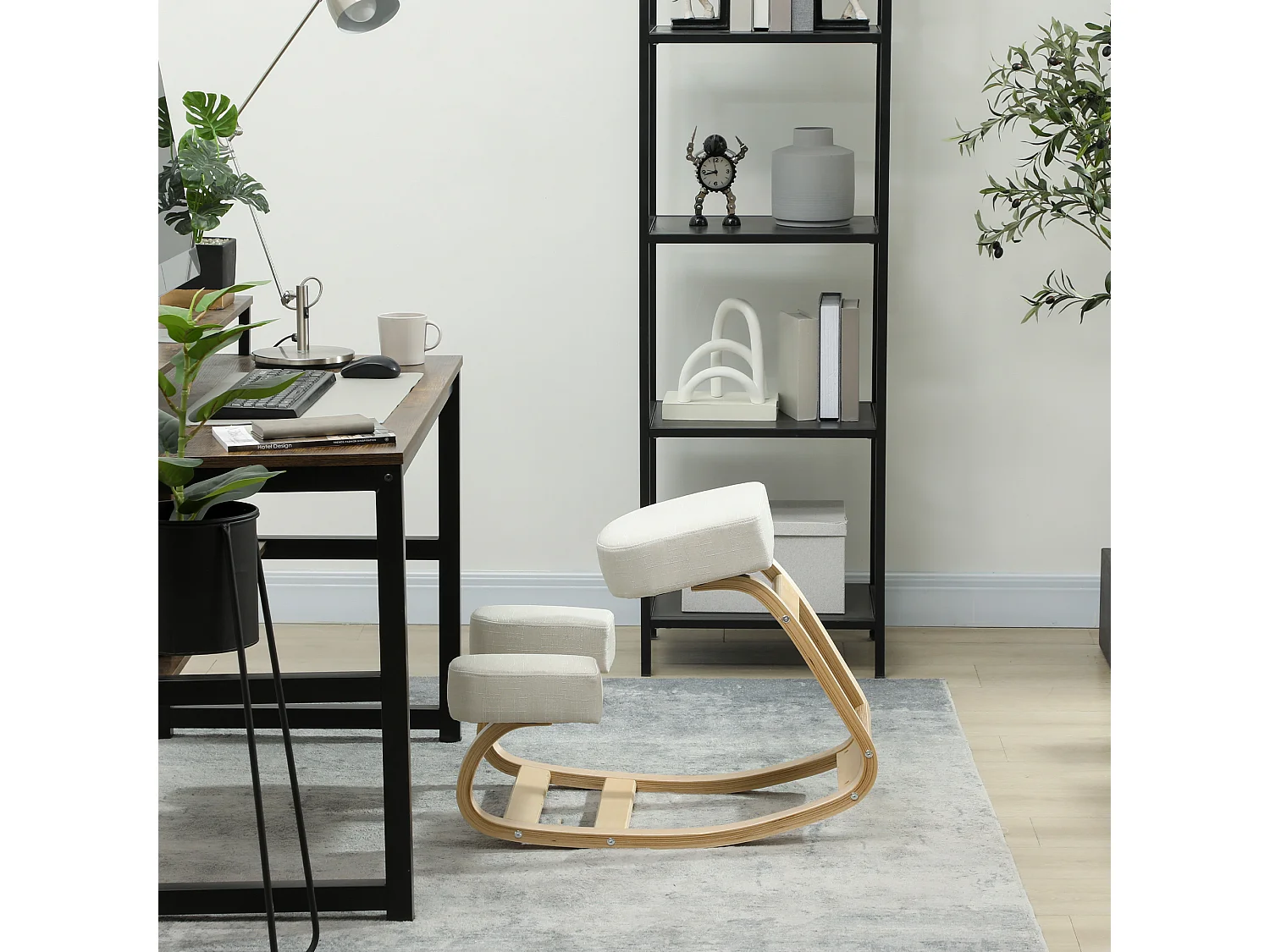 Sedia inginocchiatoio ergonomica in betulla e cuscino crema