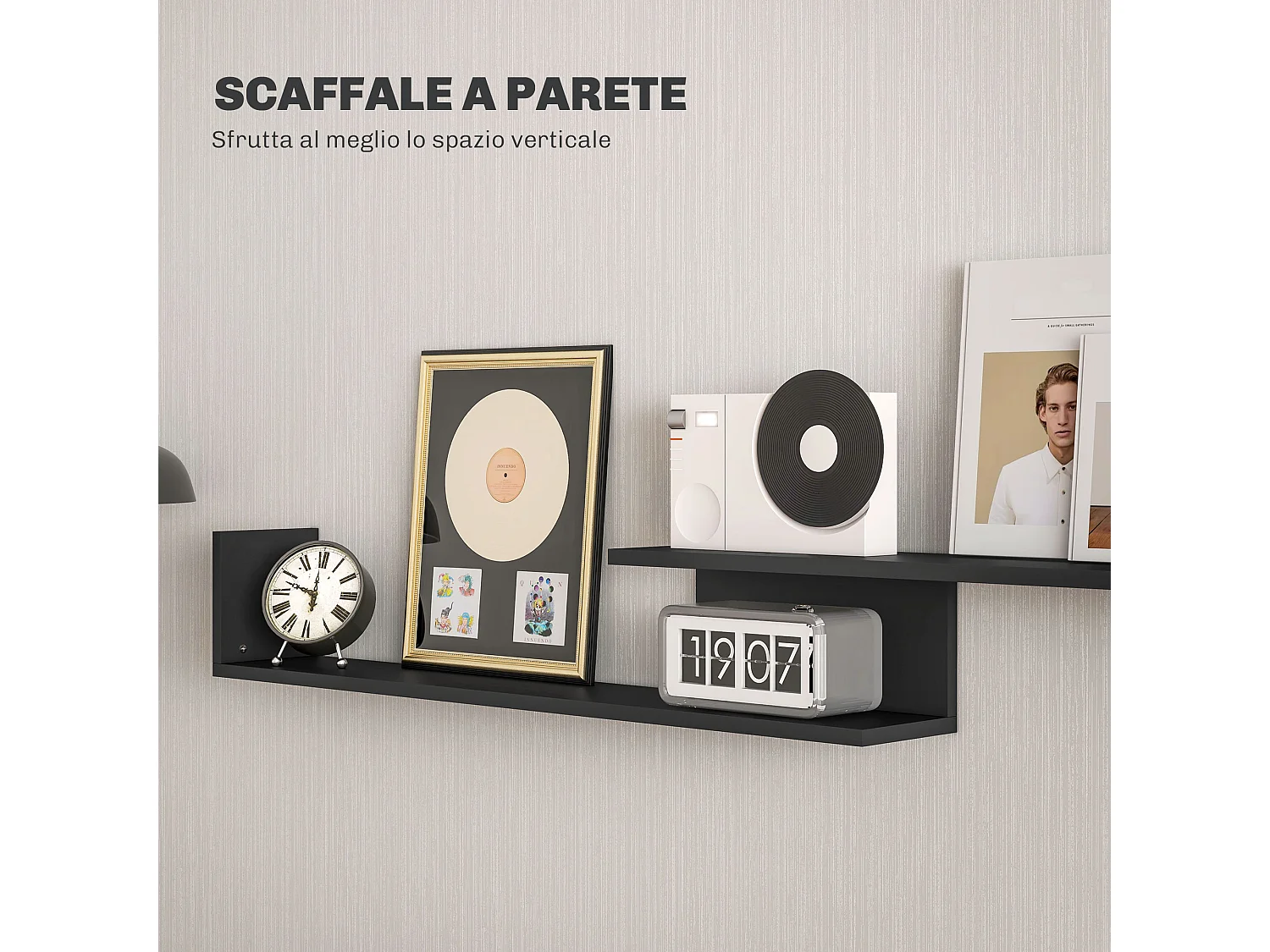 Mobile tv con mensola a muro, ripiani aperti e armadietto in legno