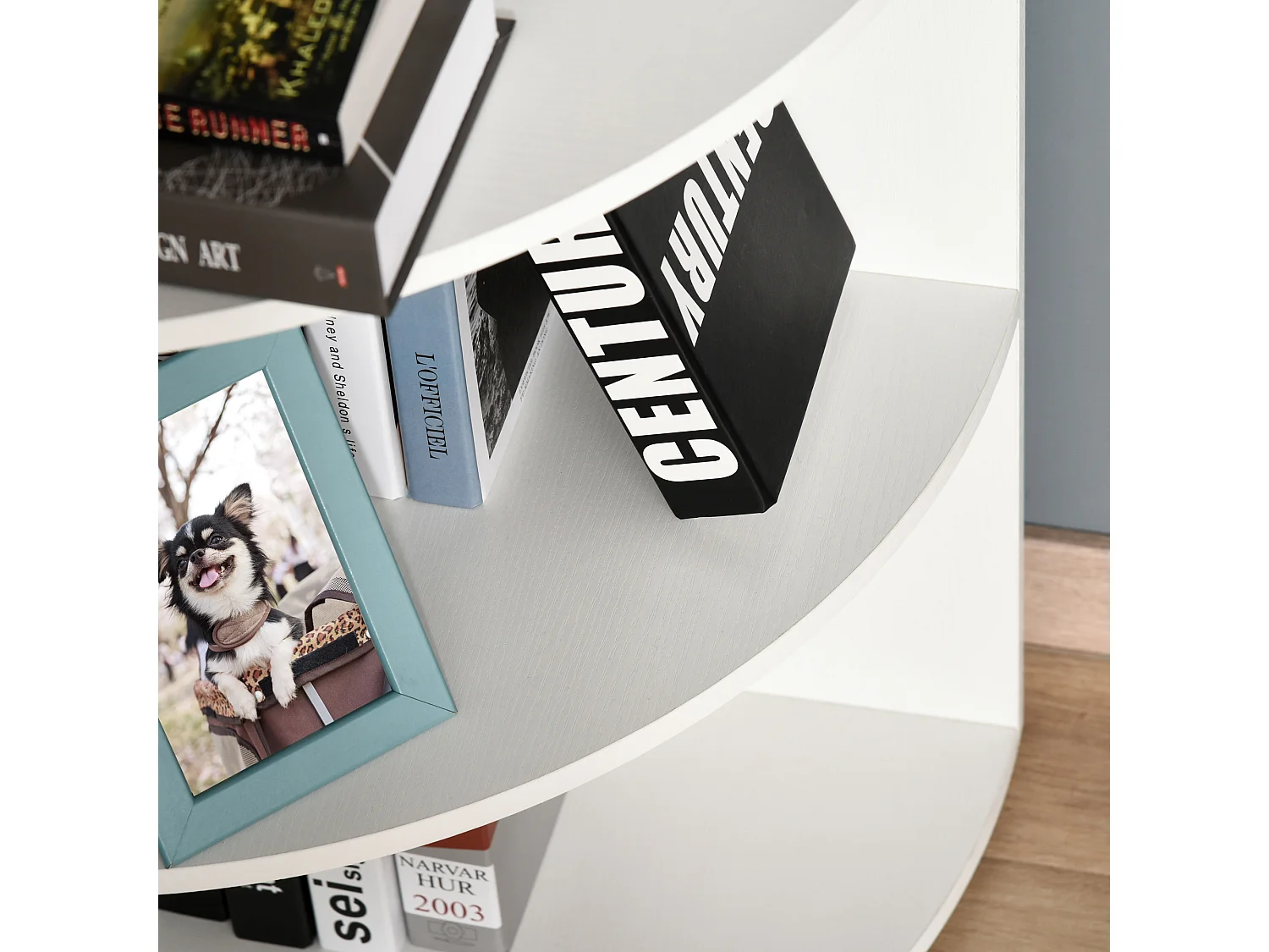 Libreria ad angolo 4 ripiani a muro e parete legno