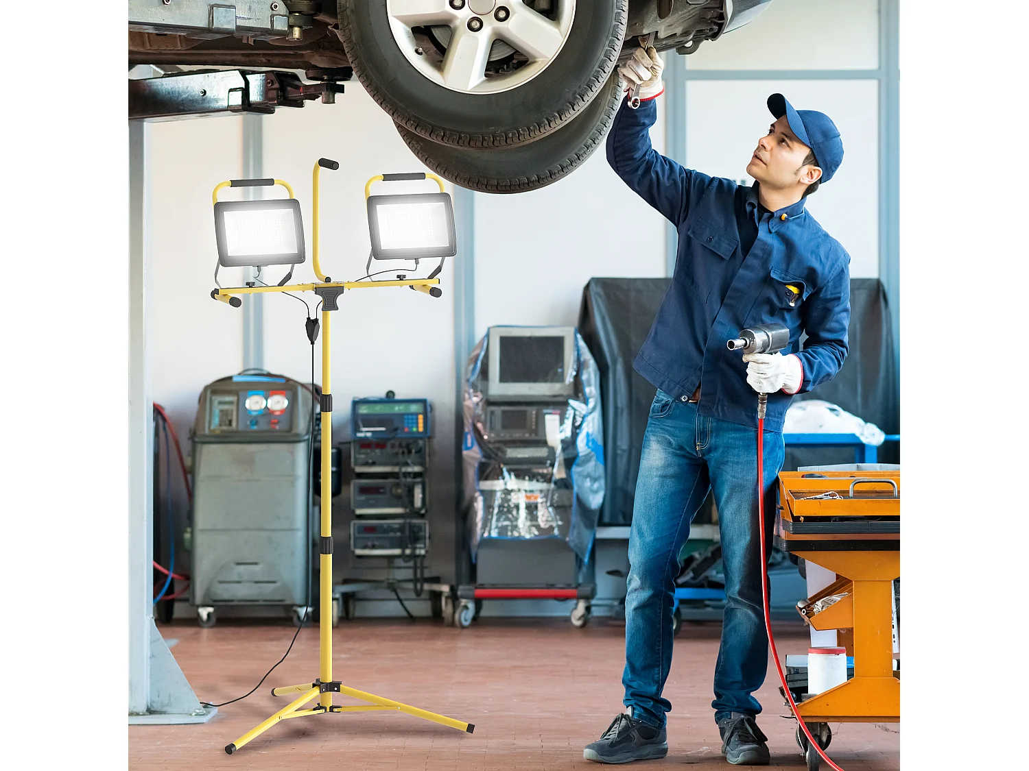 Faretti led da lavoro da 6500k con treppiede giallo e nero