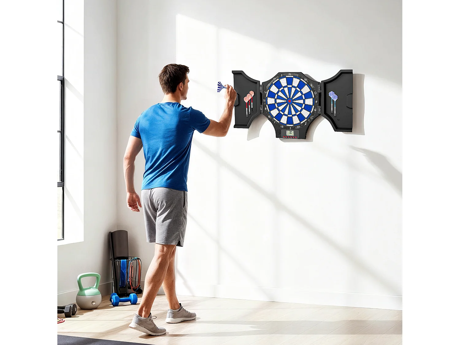 Bersaglio freccette elettronico con 6 freccette nero e blu