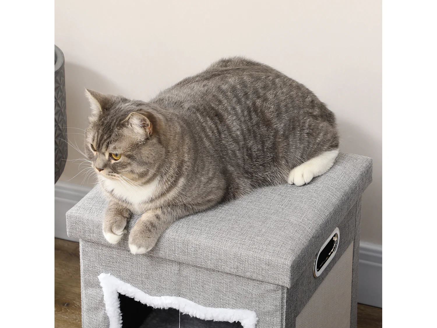 Casetta per gatti con tappetino tiragraffi e cuscino crema e grigio