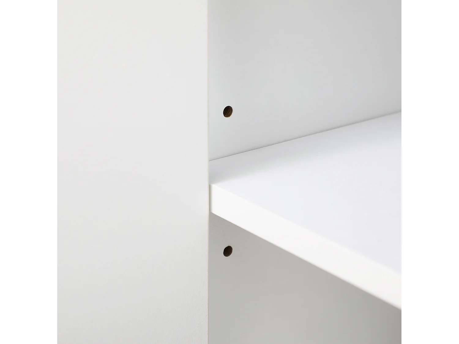 Credenza moderna a 12 ripiani interni in truciolato bianco