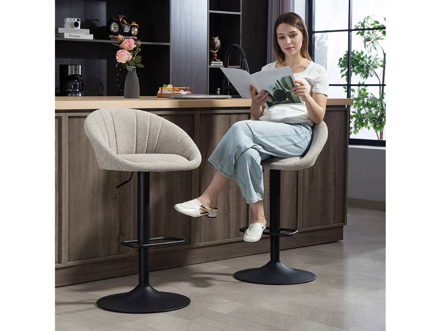 Set 2 sgabelli bar con schienale e braccioli altezza regolabile