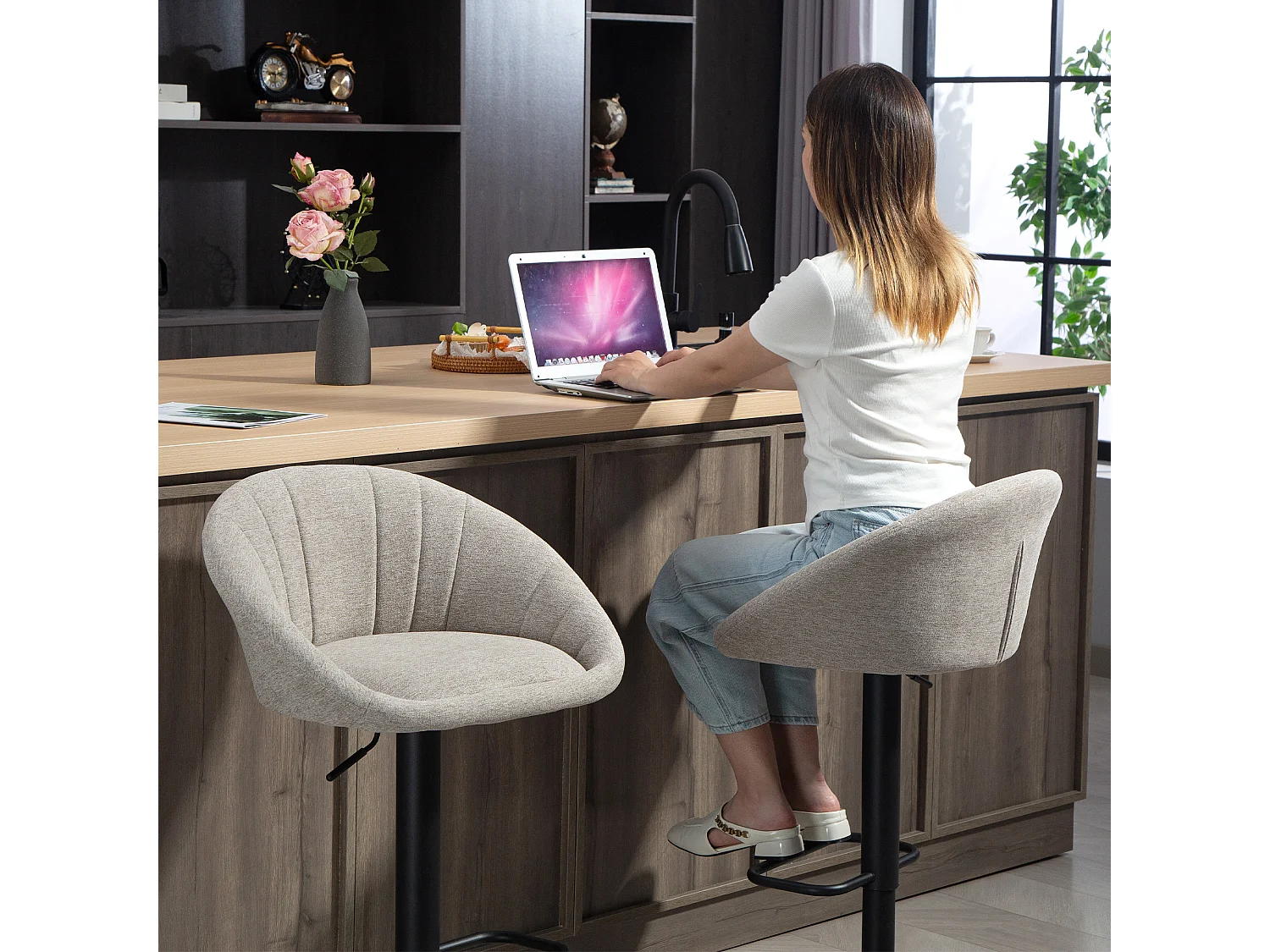 Set 2 sgabelli bar con schienale e braccioli altezza regolabile