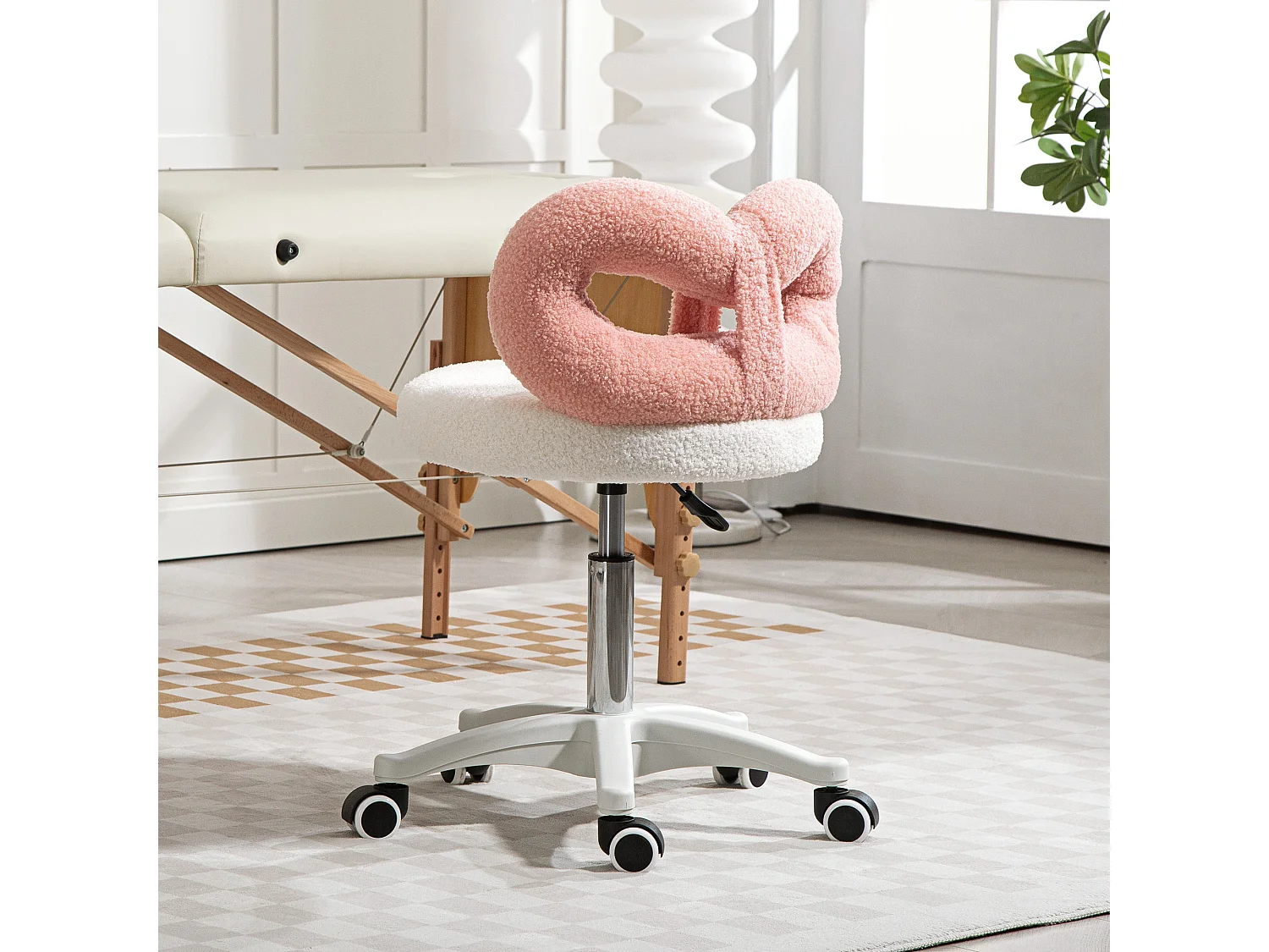 Sgabello per parrucchiere ad altezza regolabile con rotelle girevoli e schienale ad arco