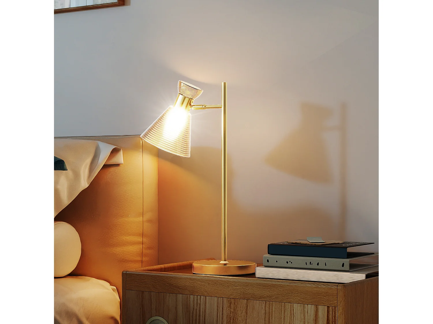 Lampada da tavolo moderna con paralume in vetro satinato oro