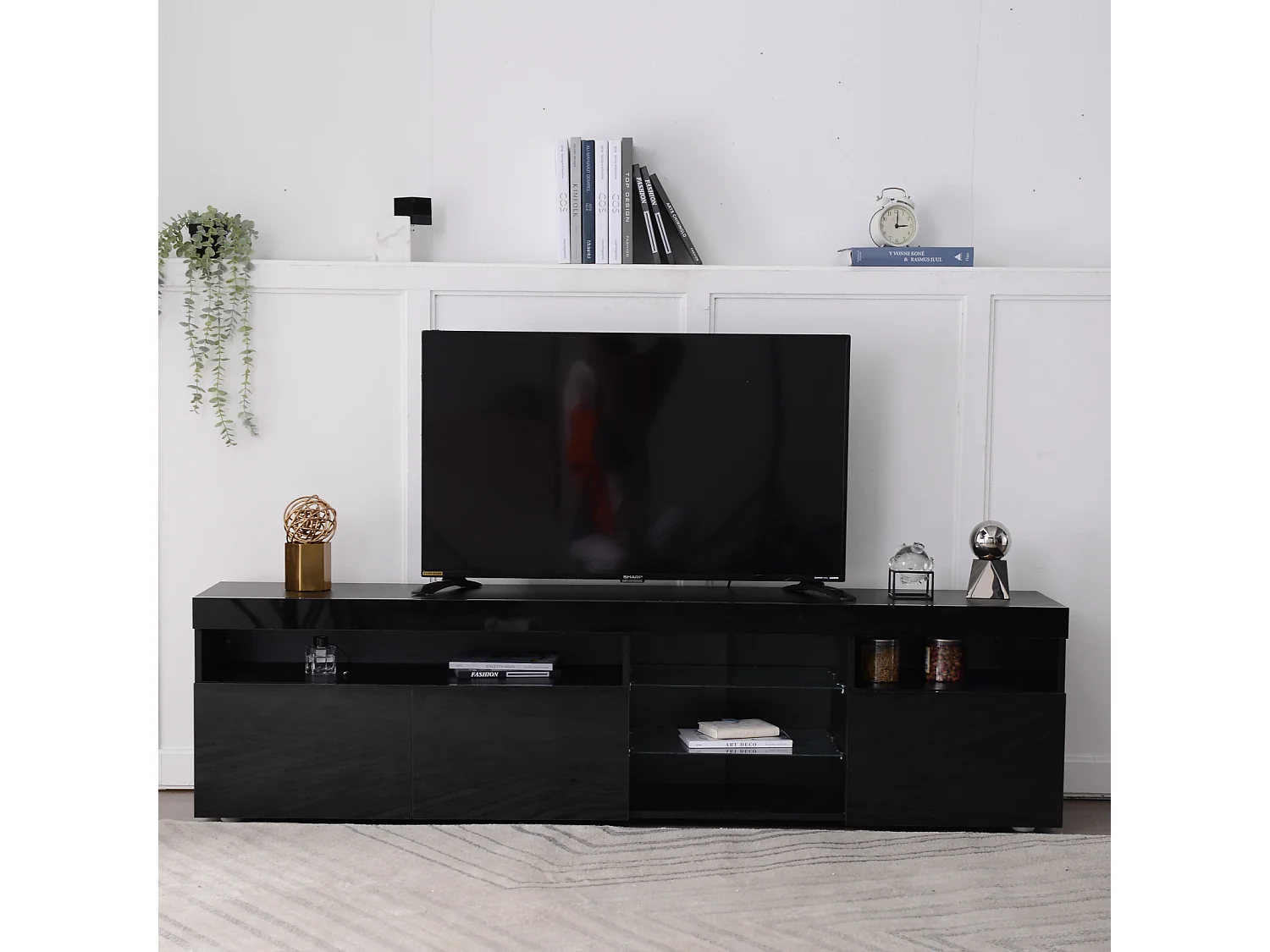 Mueble de TV con almacenaje, 3 puertas y 2 estantes de cristal, mueble de TV con iluminación LED regulable, color negro