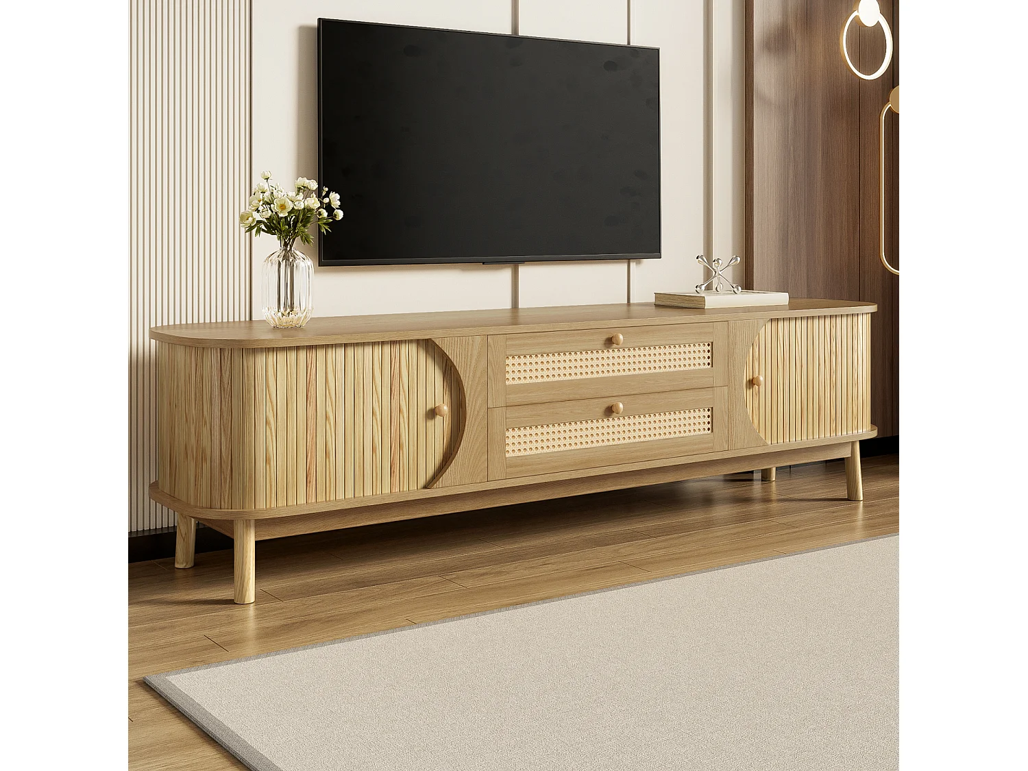 Lage tv-standaard van natuurlijk hout met rotandeuren, lades en zijkanten, rustieke stijl, voor de woonkamer