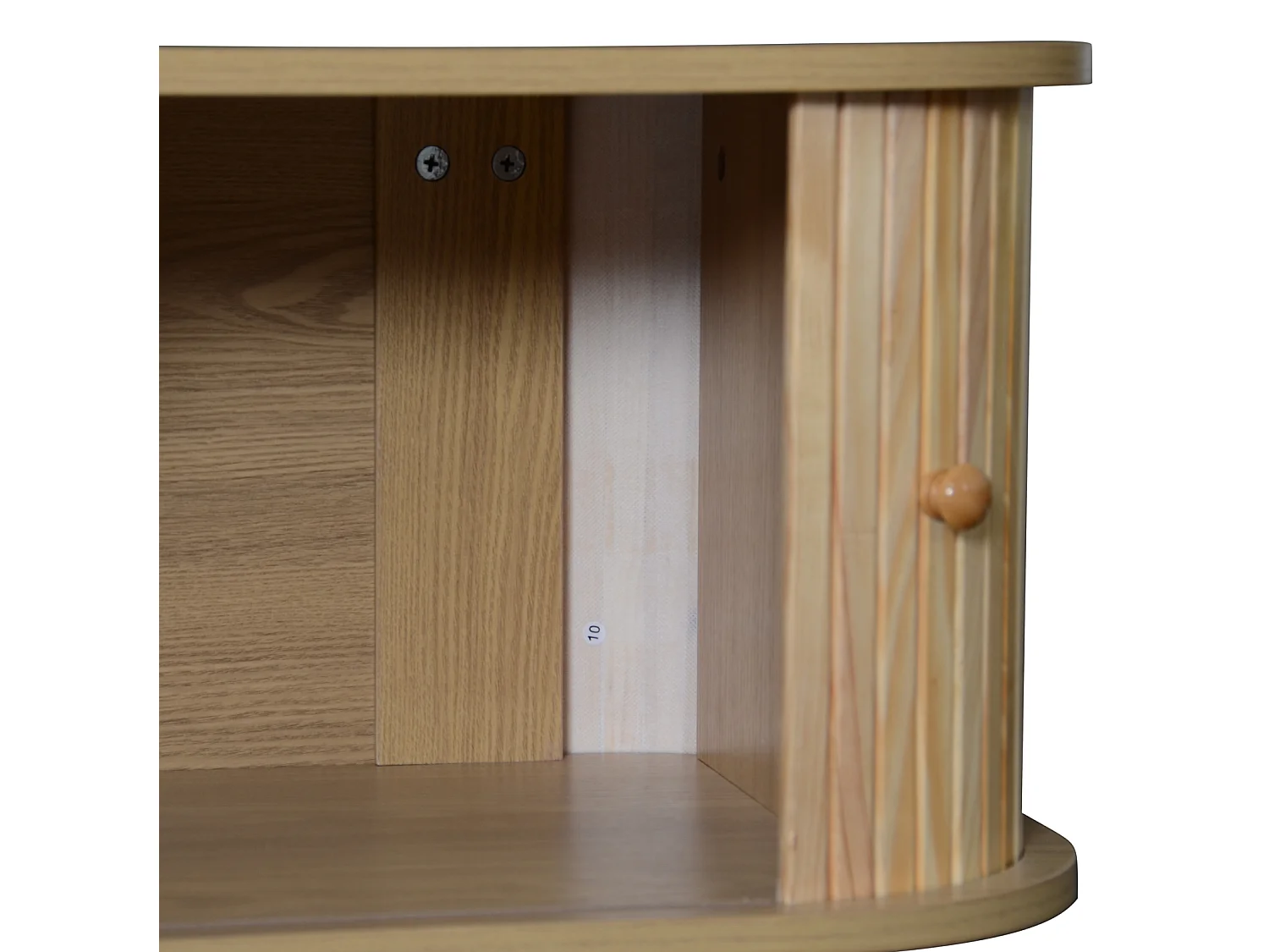 Lage tv-standaard van natuurlijk hout met rotandeuren, lades en zijkanten, rustieke stijl, voor de woonkamer