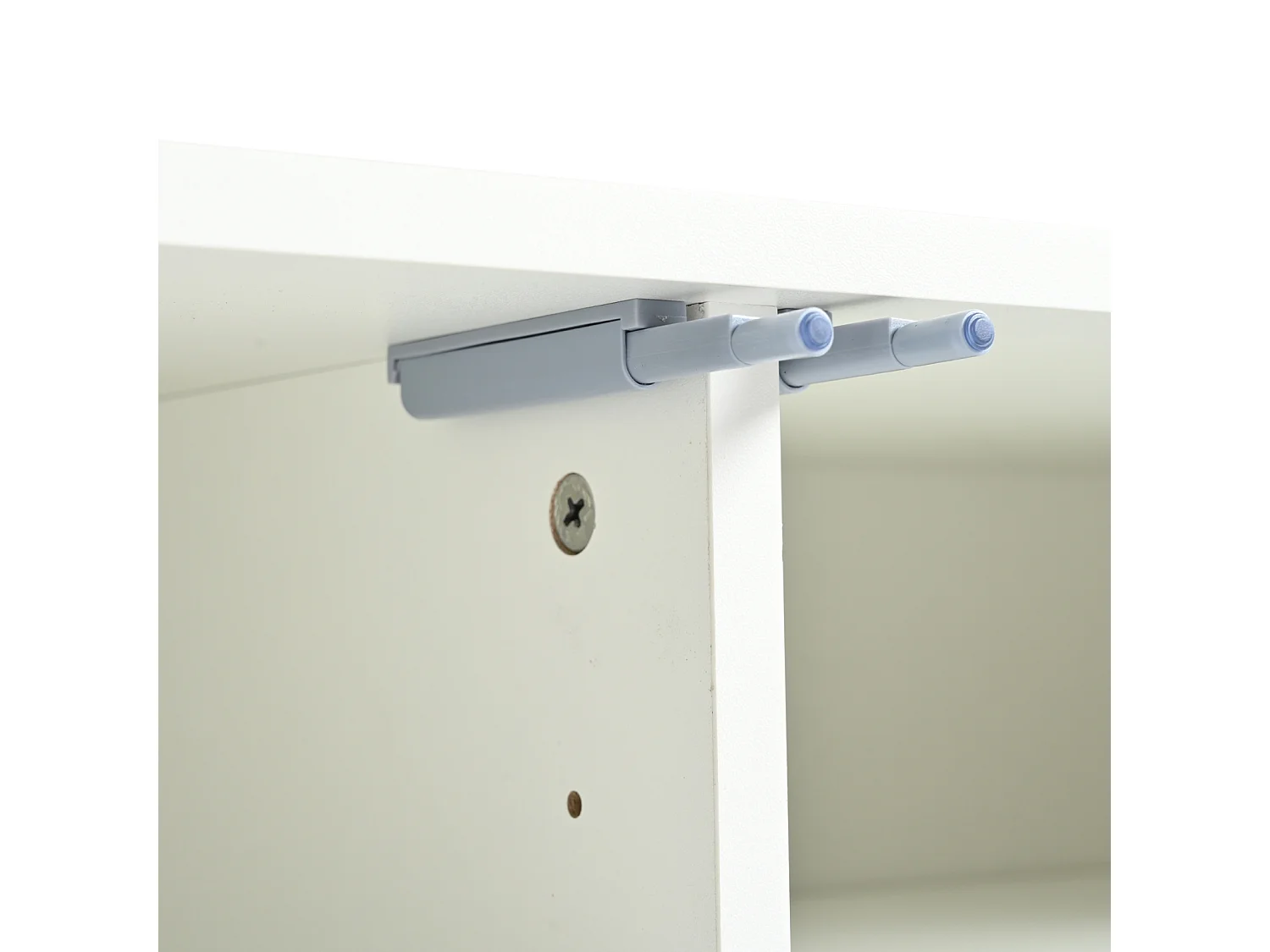 Mobile porta TV bianco 190 × 38 × 48 cm – Gambe dorate, ante scanalate, design moderno per soggiorno