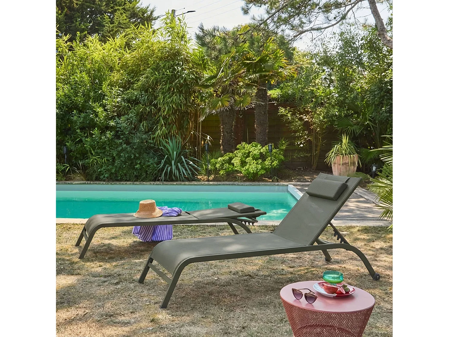 Tumbona de acero multiposición con cojín y ruedas, set de 2 verde kaki