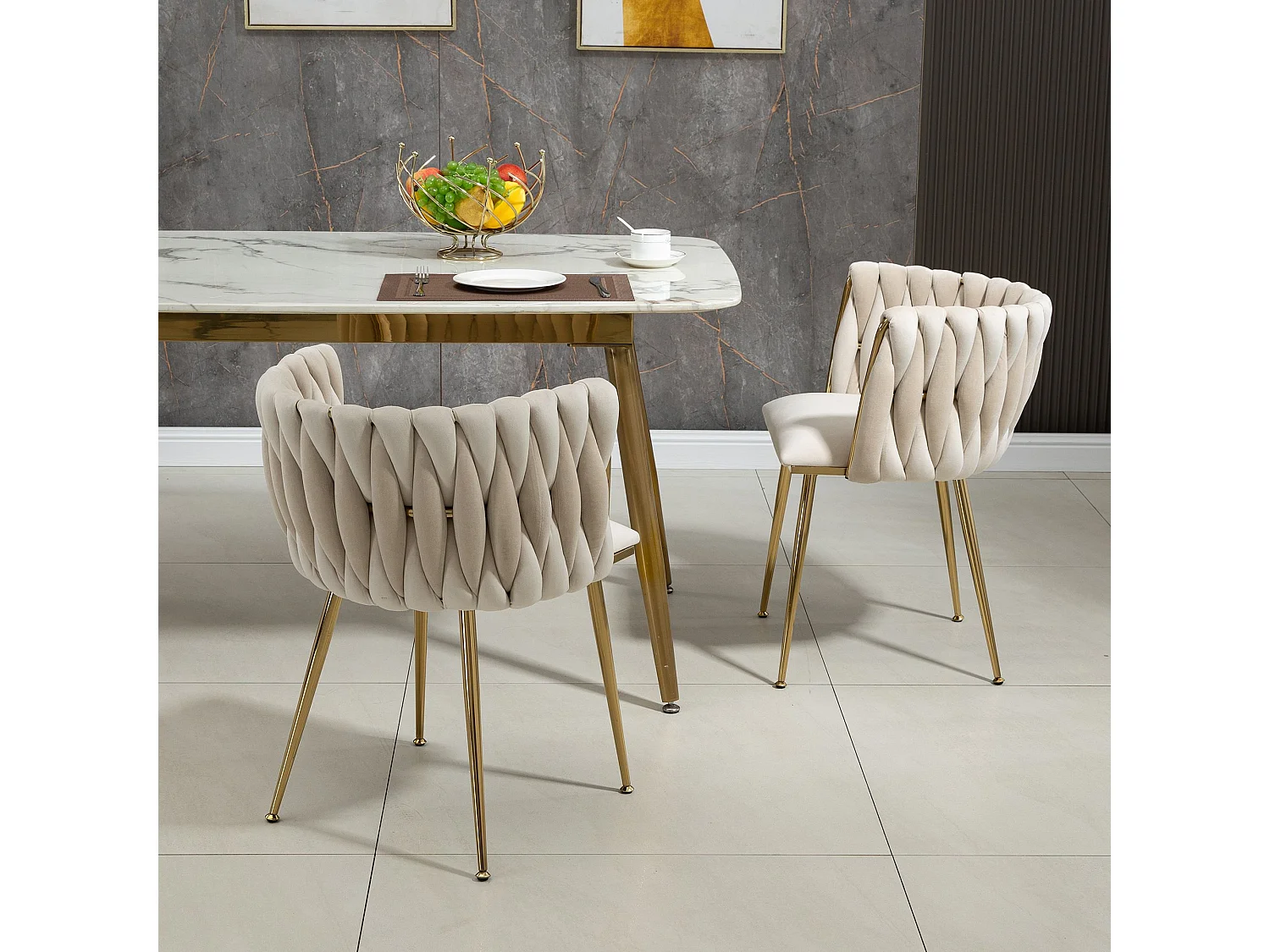 Fluwelen eetkamerstoel, halfboogvormige gevlochten rugleuning, gouden metalen poten – ivoor