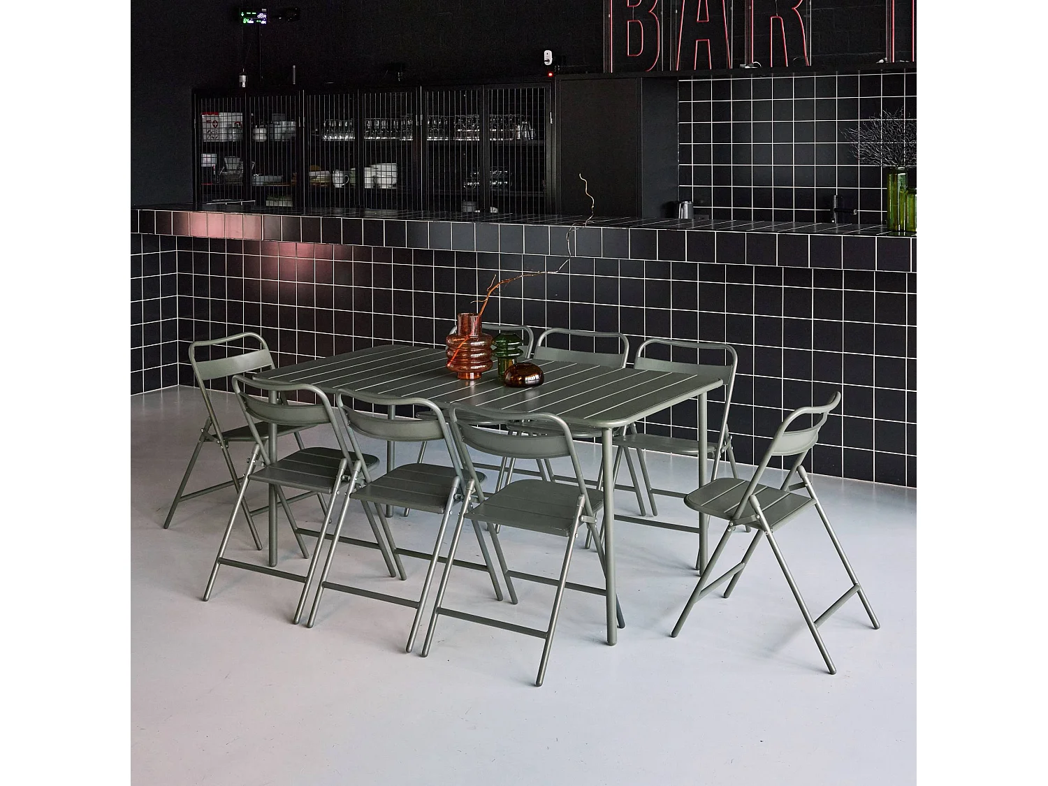 Table de jardin métal + 8 assises kaki. Amelia 160 x 90 x H 72.5cm