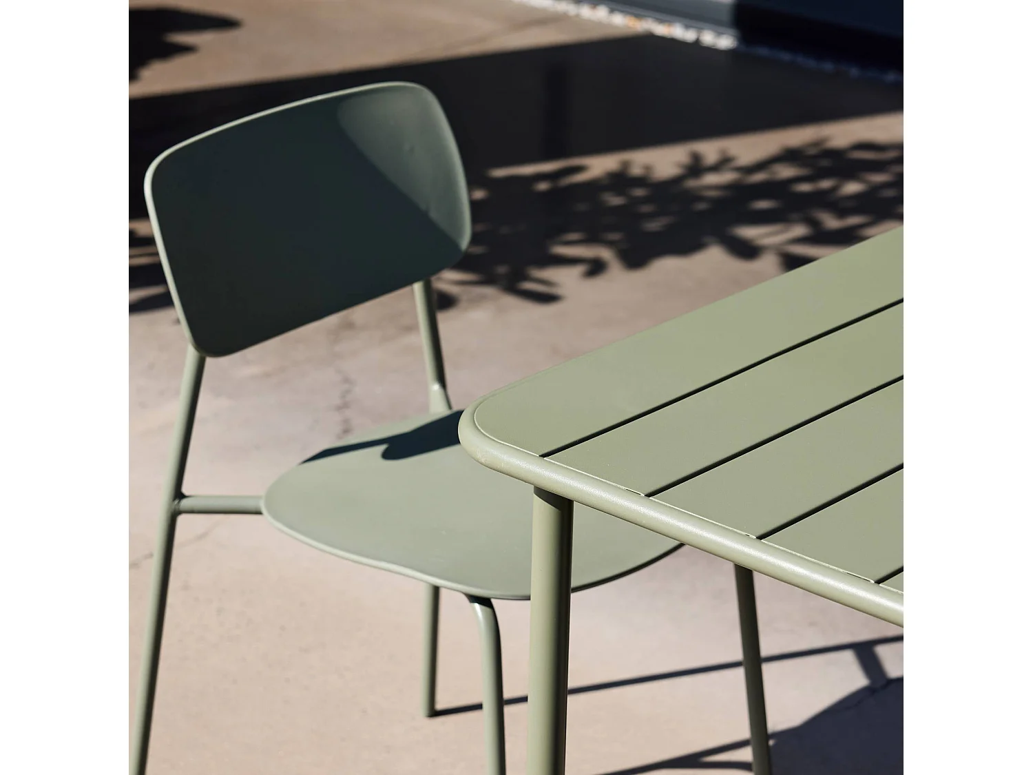 Set tavolo da giardino in metallo con 6 sedie Verde kaki - 160x90x72.5 cm