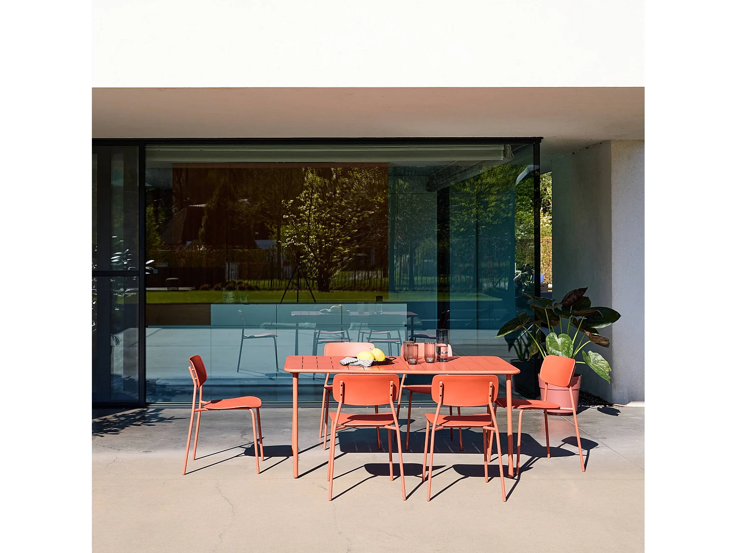 Table de jardin métal + 6 assises terracotta. Amélia + Liva 160 x 90 x 72.5cm