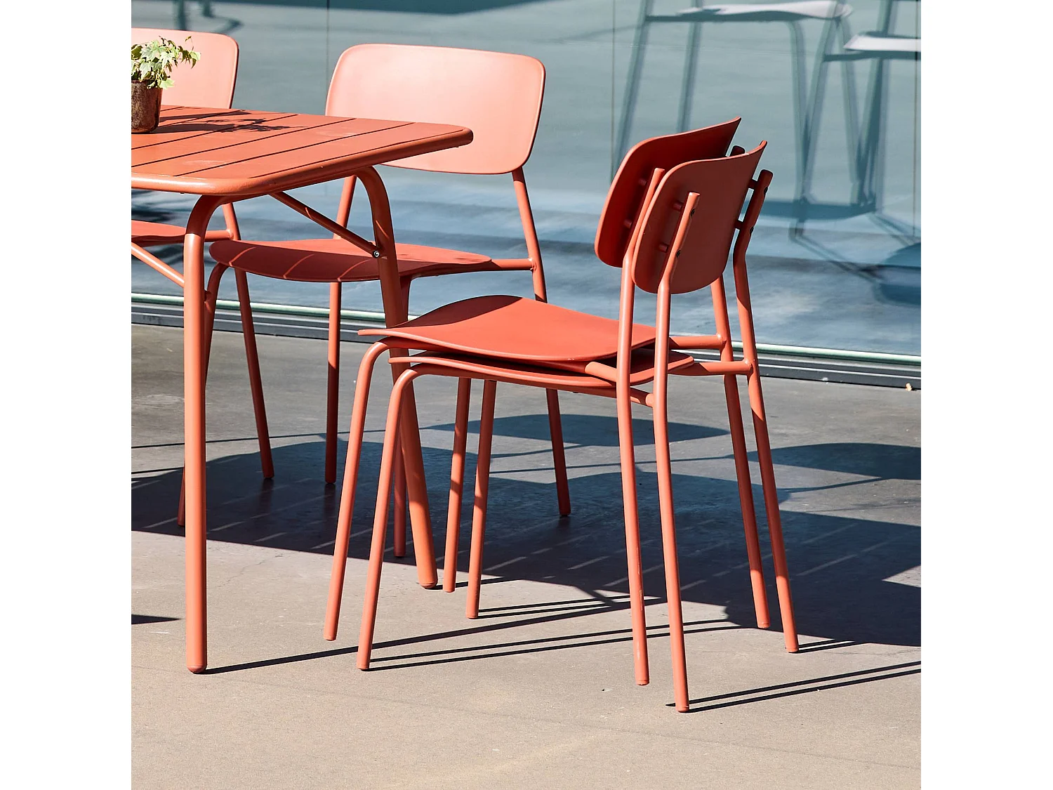 Table de jardin métal + 6 assises terracotta. Amélia + Liva 160 x 90 x 72.5cm