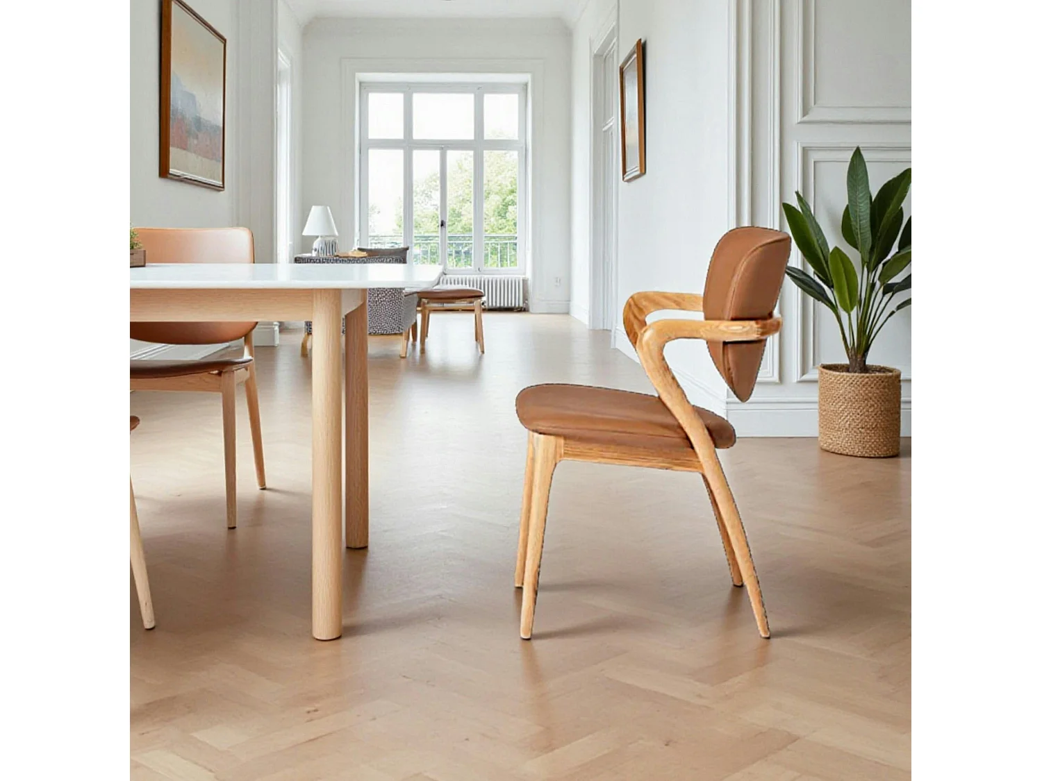 Chaise en cuir marron, accoudoirs bois clair ALDER