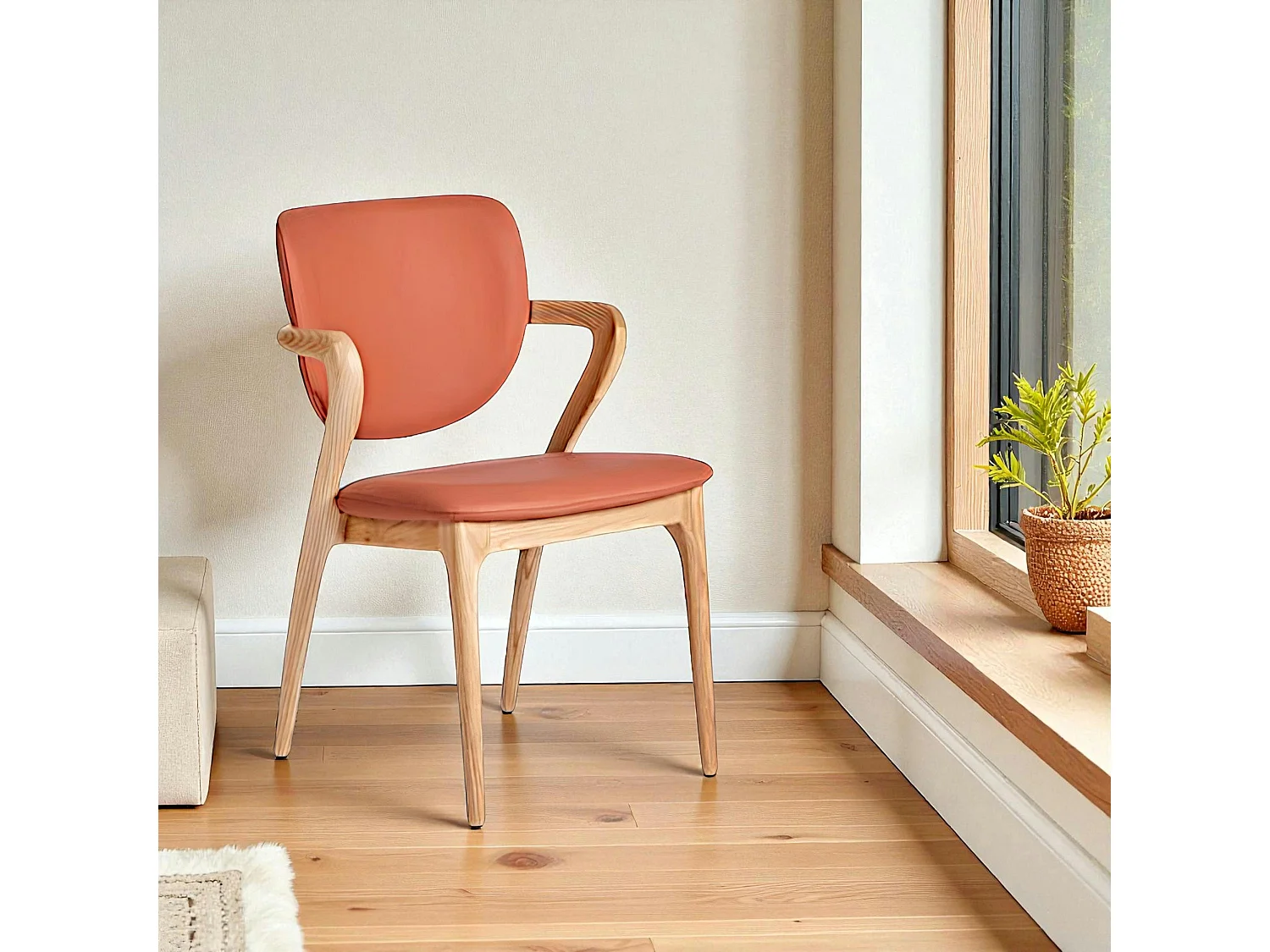 Chaise en cuir terracotta, accoudoirs bois clair ALDER