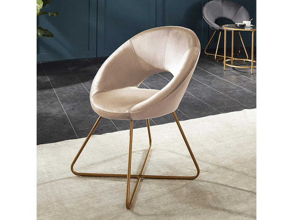 Chaise design SELESA velours beige avec accoudoirs, structure métal doré, confort dossier arrondi, 120 kg