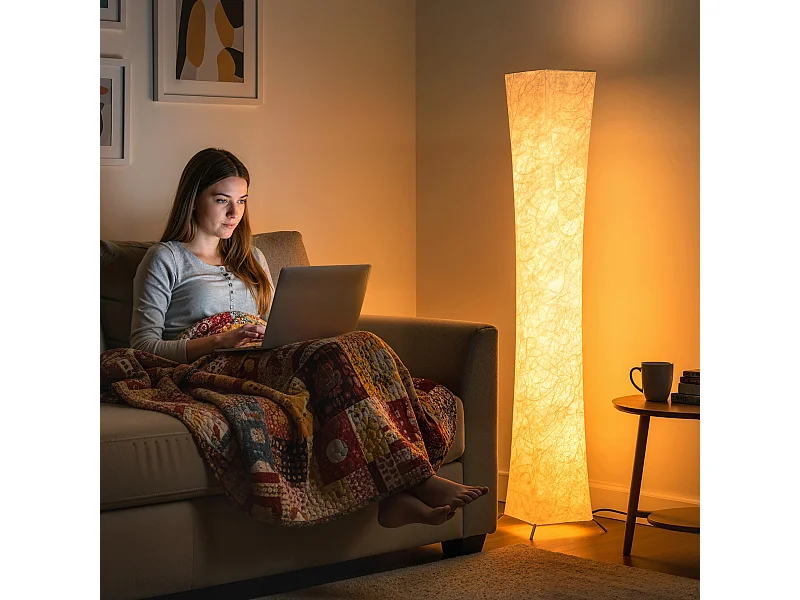 Lampada da terra moderna con luce regolabile su 3 livelli e interruttore a pedale