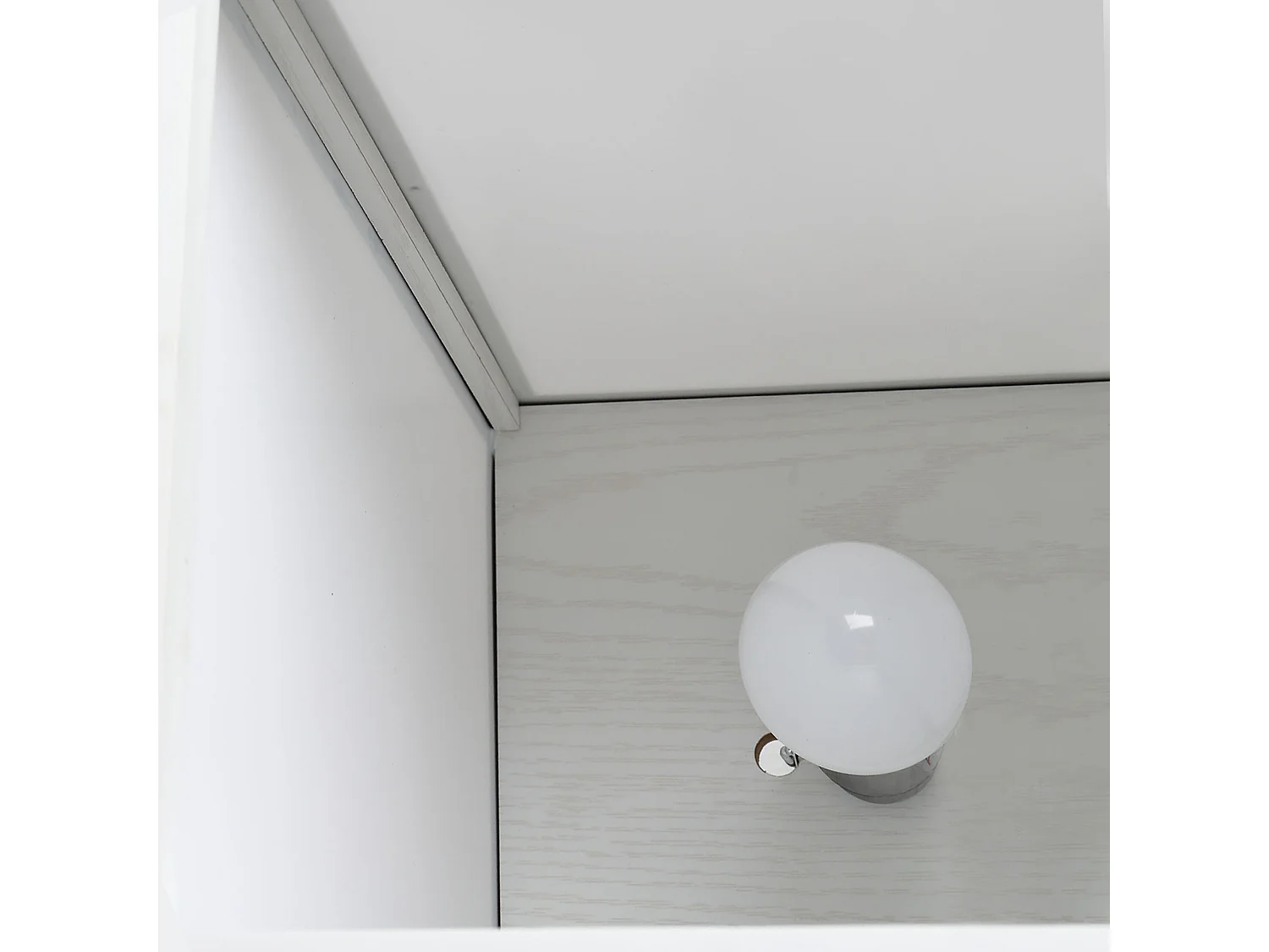 Lampada a terra 40w con 3 mensole integrate e interruttore a pedale