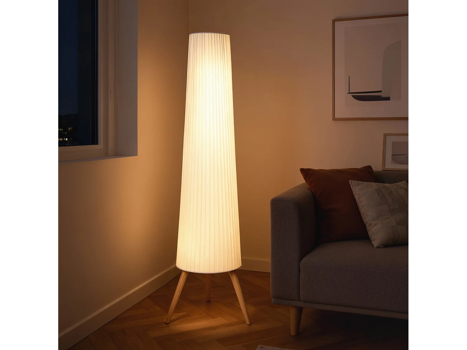 Lampada da terra treppiede con interruttore a pedale