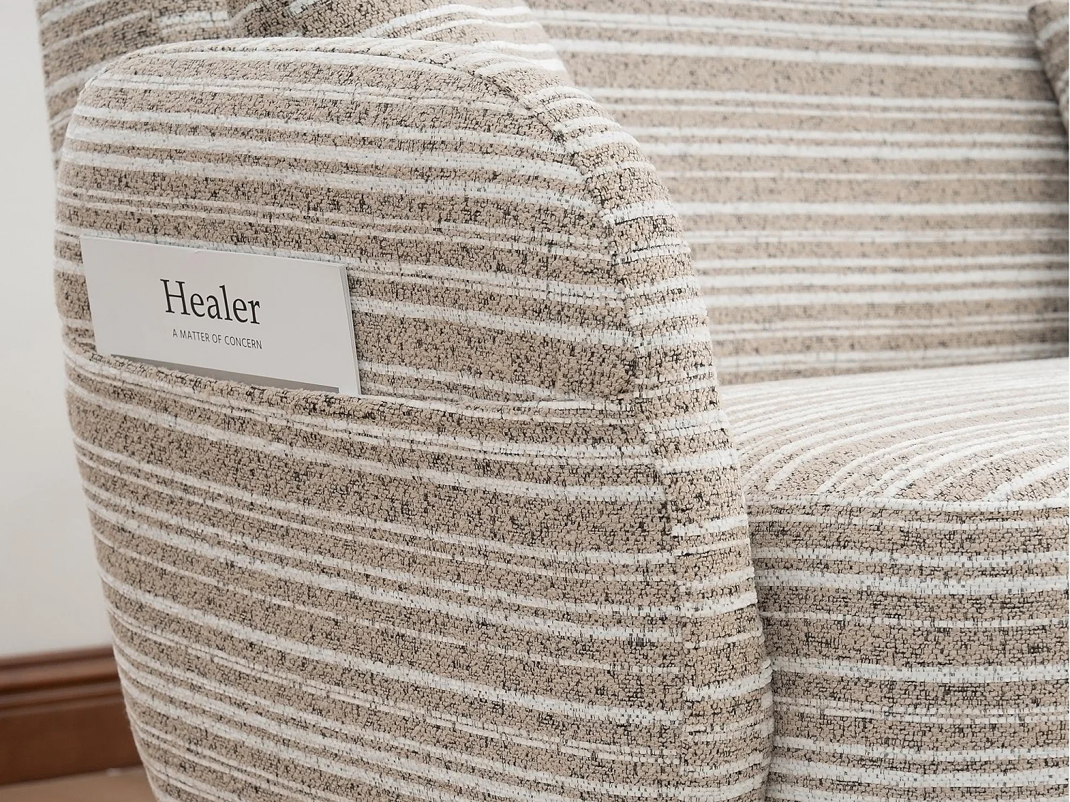 Linea 2.0 - Petit Canapé 2 Places Kaki - Extrêmement Robuste 250kg, Tissu Bouclé avec Poches - Parfait pour les Petits Espaces et Toutes les Pièces