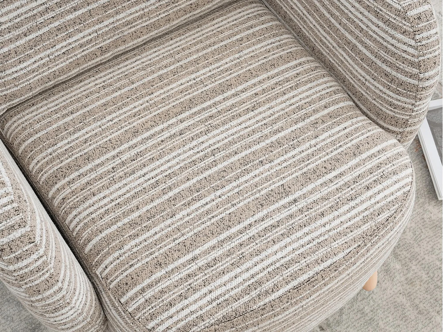 Linea 1.0 - Relaxfauteuil Bouclé met Armleuningen en Zakjes - Ergonomisch Comfort - Voor het Decoreren van Elke Kamer