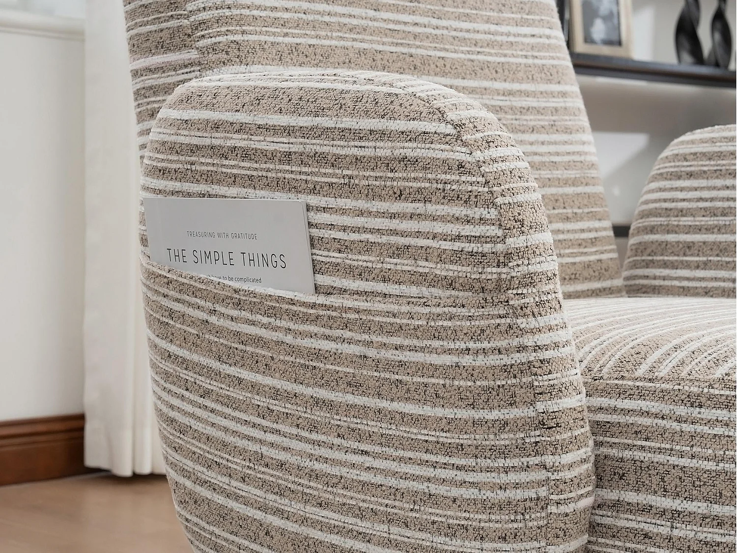 Línea 1.0 - Sillón Relax Bouclé con Reposabrazos con Bolsillos - Confort Ergonómico - Color Caqui - Para Decorar Cualquier Habitación